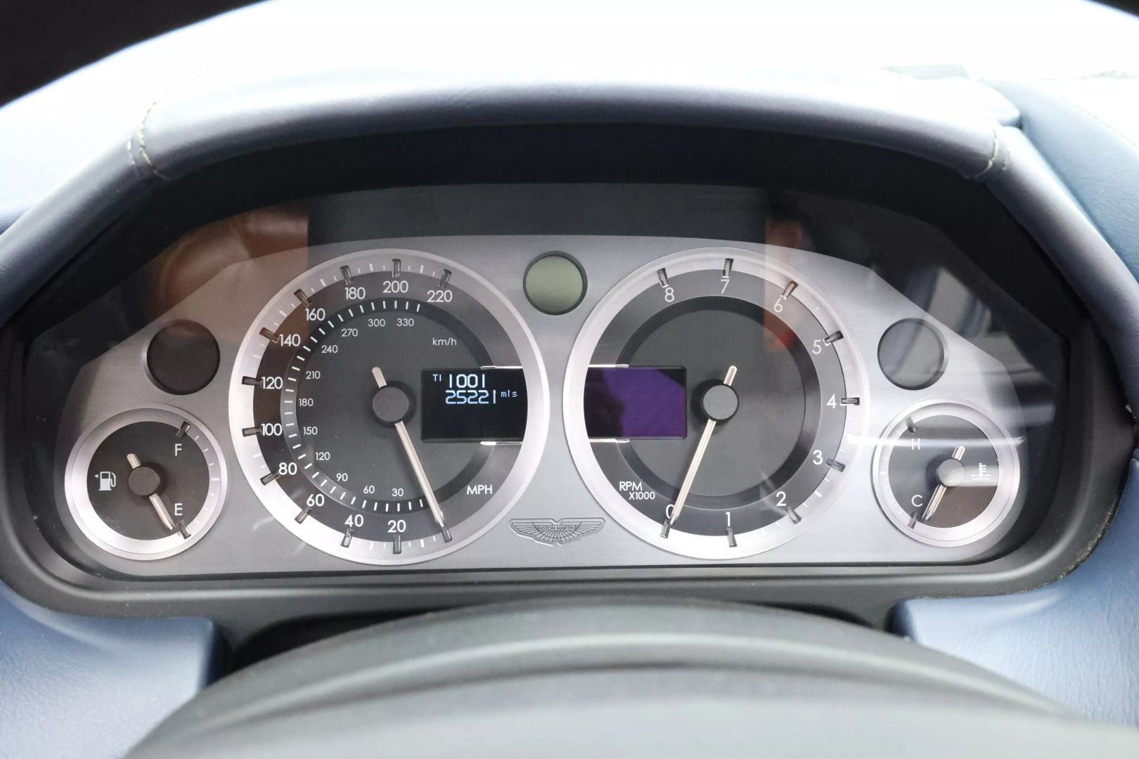 2014 Aston Martin Vantage - Image 25