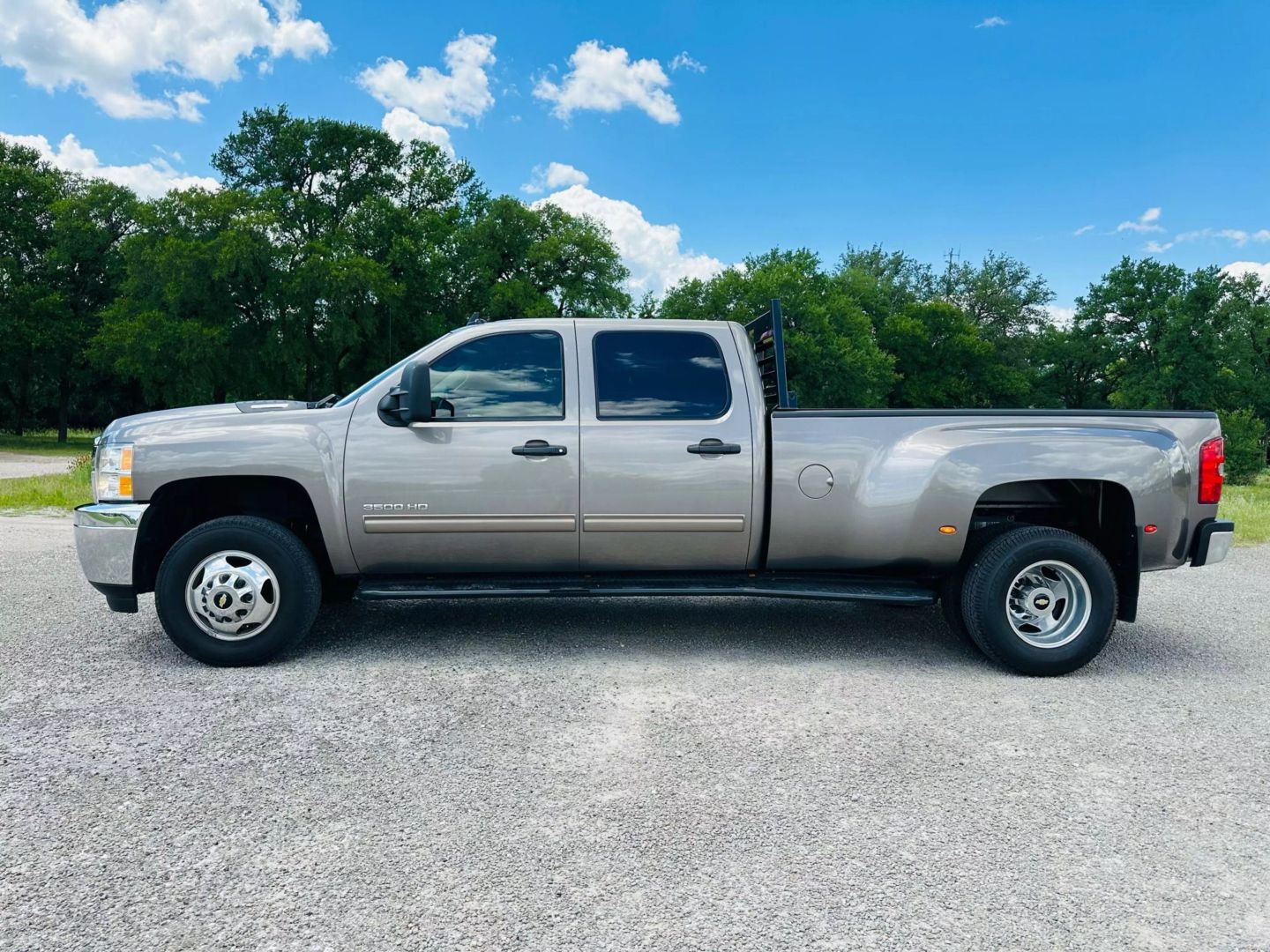 2013 Chevrolet Silverado 3500 Hd Crew Cab - Image 2