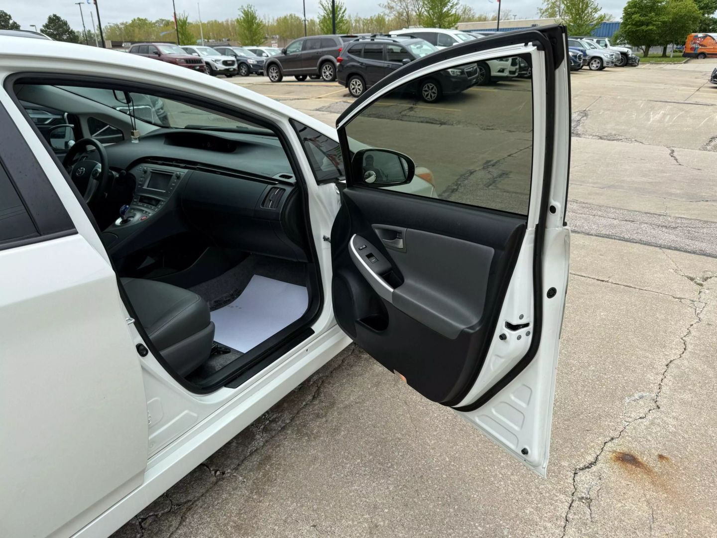 2015 Toyota Prius - Image 22