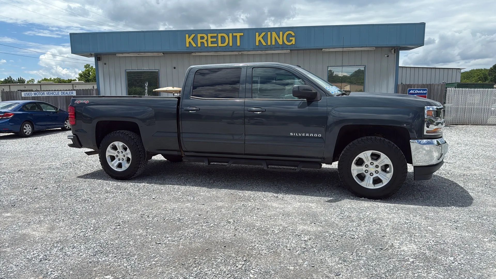 Image 7 of 2017 CHEVROLET SILVERADO 1500 CREW CAB