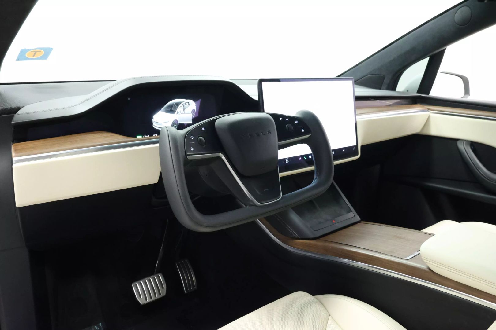 2023 Tesla Model X - Image 2