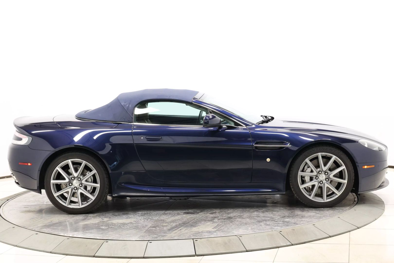 2014 Aston Martin Vantage - Image 89