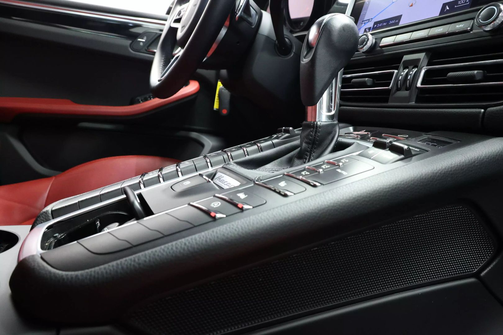 2021 Porsche Macan - Image 87