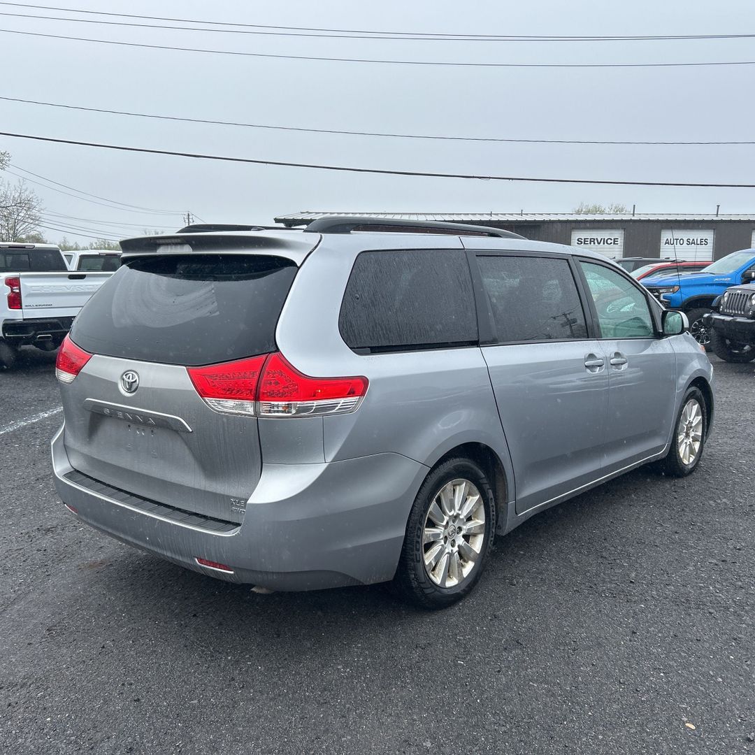 Image 2 of 2012 TOYOTA SIENNA