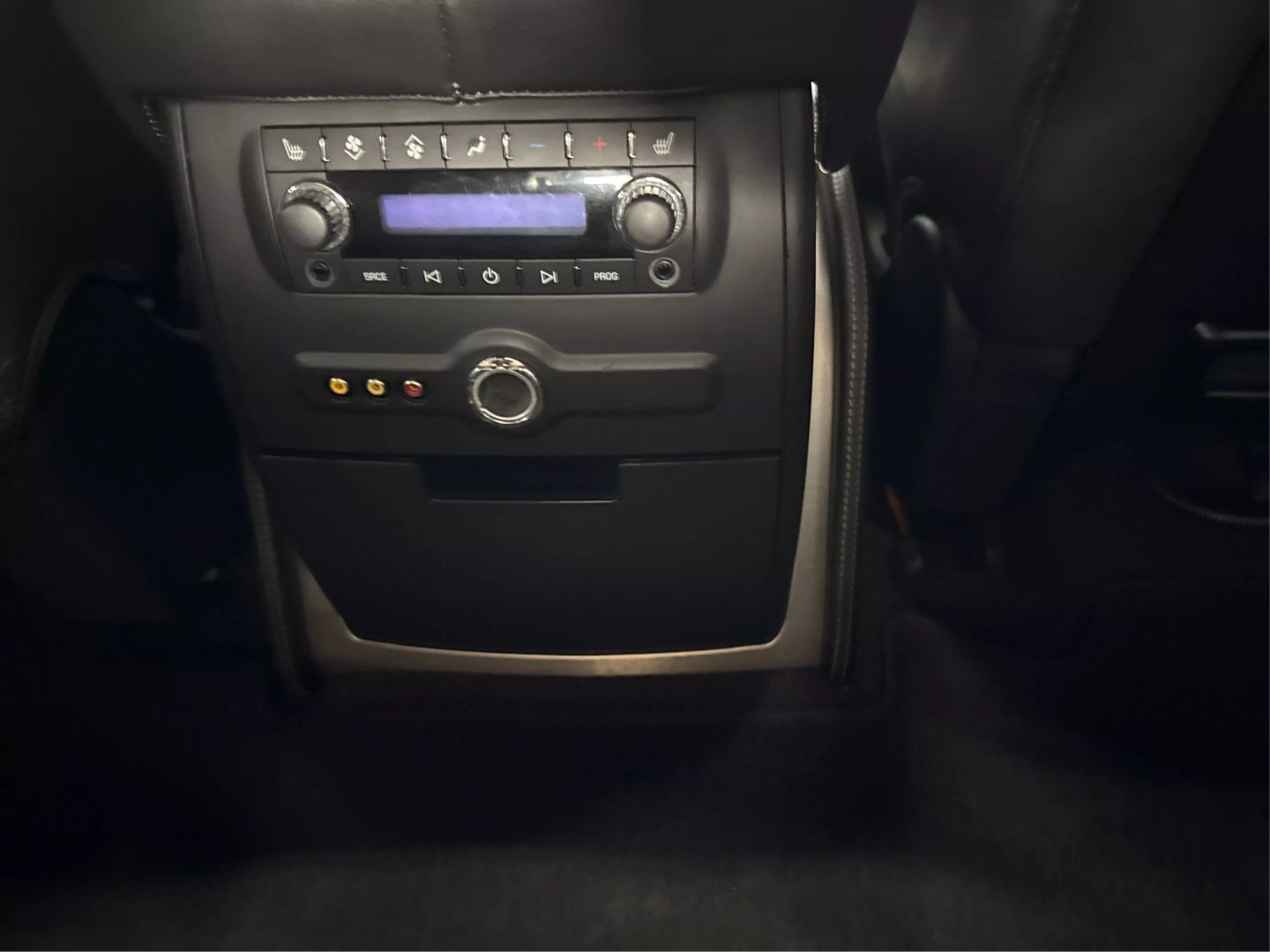 2013 Cadillac Escalade - Image 29