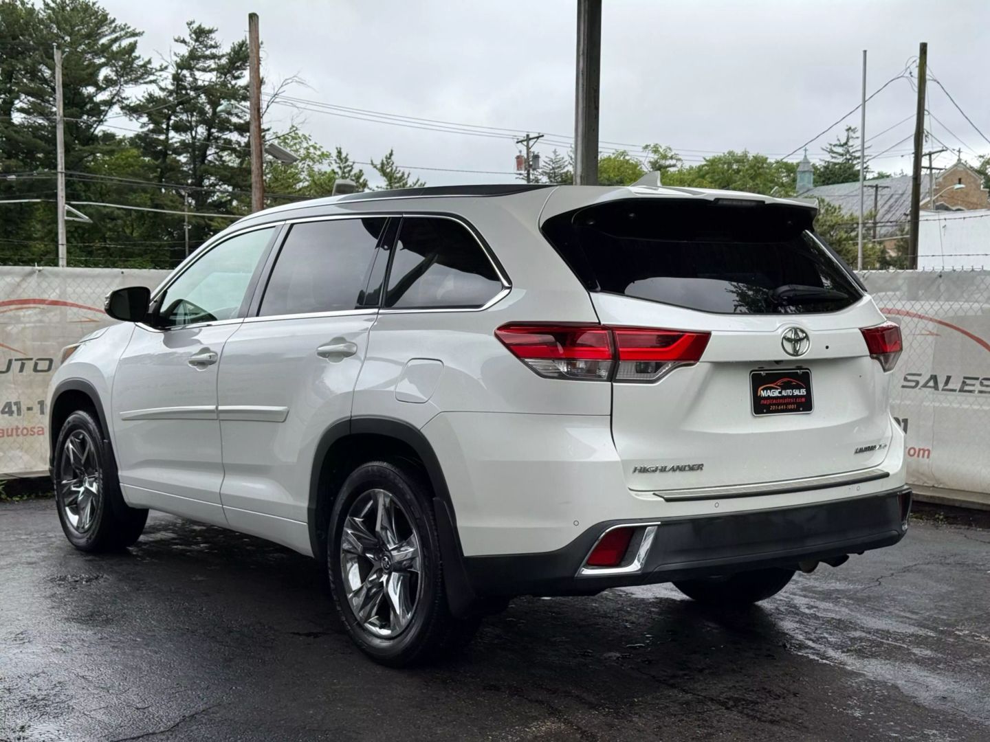 2018 Toyota Highlander - Image 11
