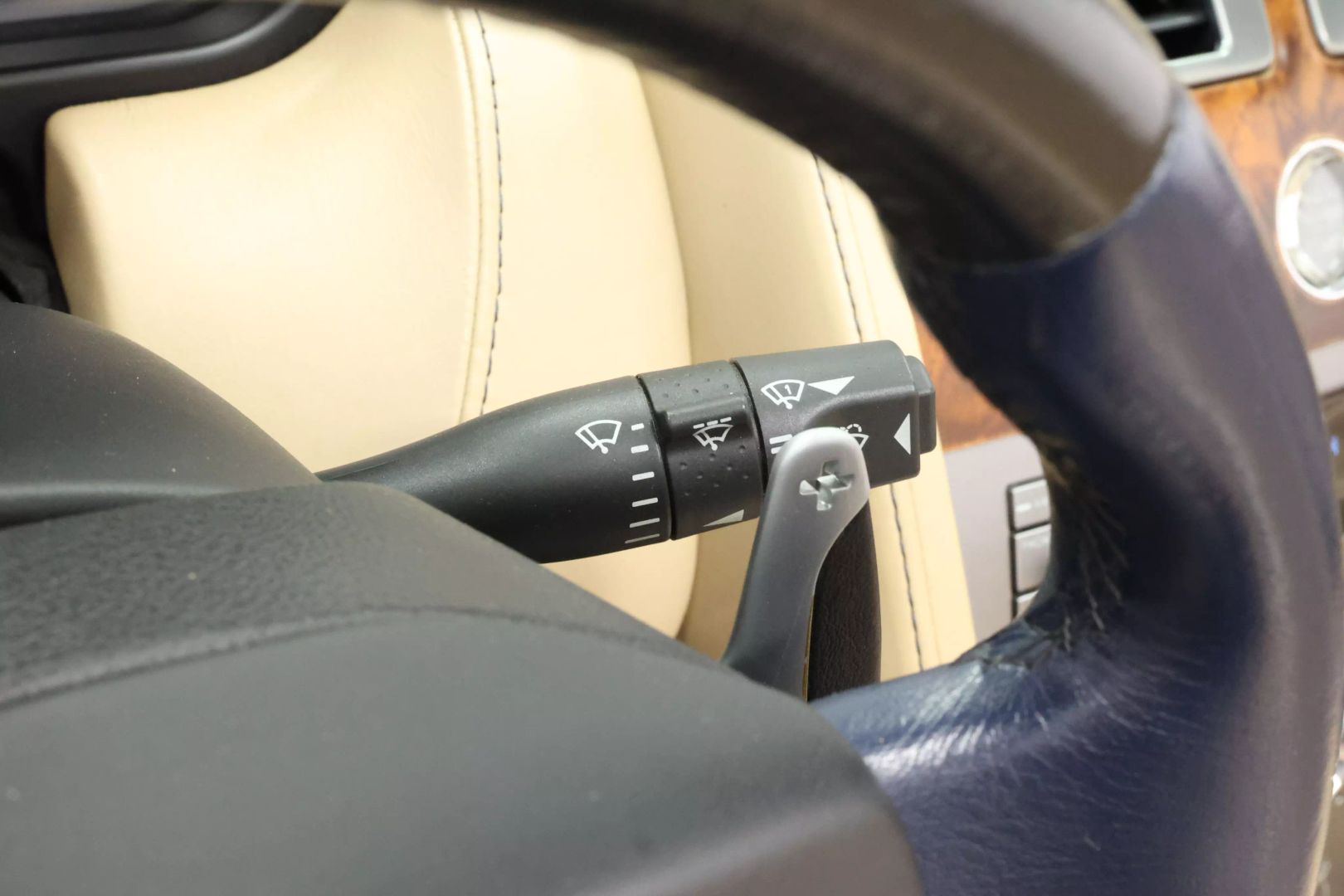 2008 Aston Martin Db9 - Image 25