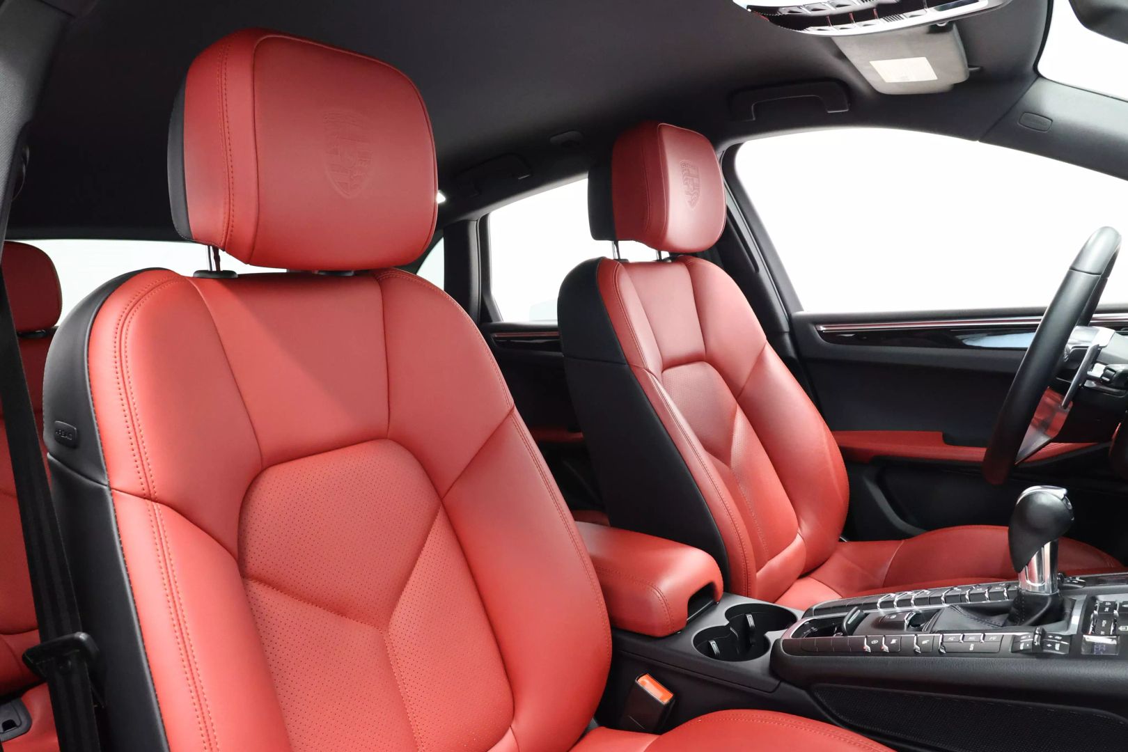 2021 Porsche Macan - Image 82