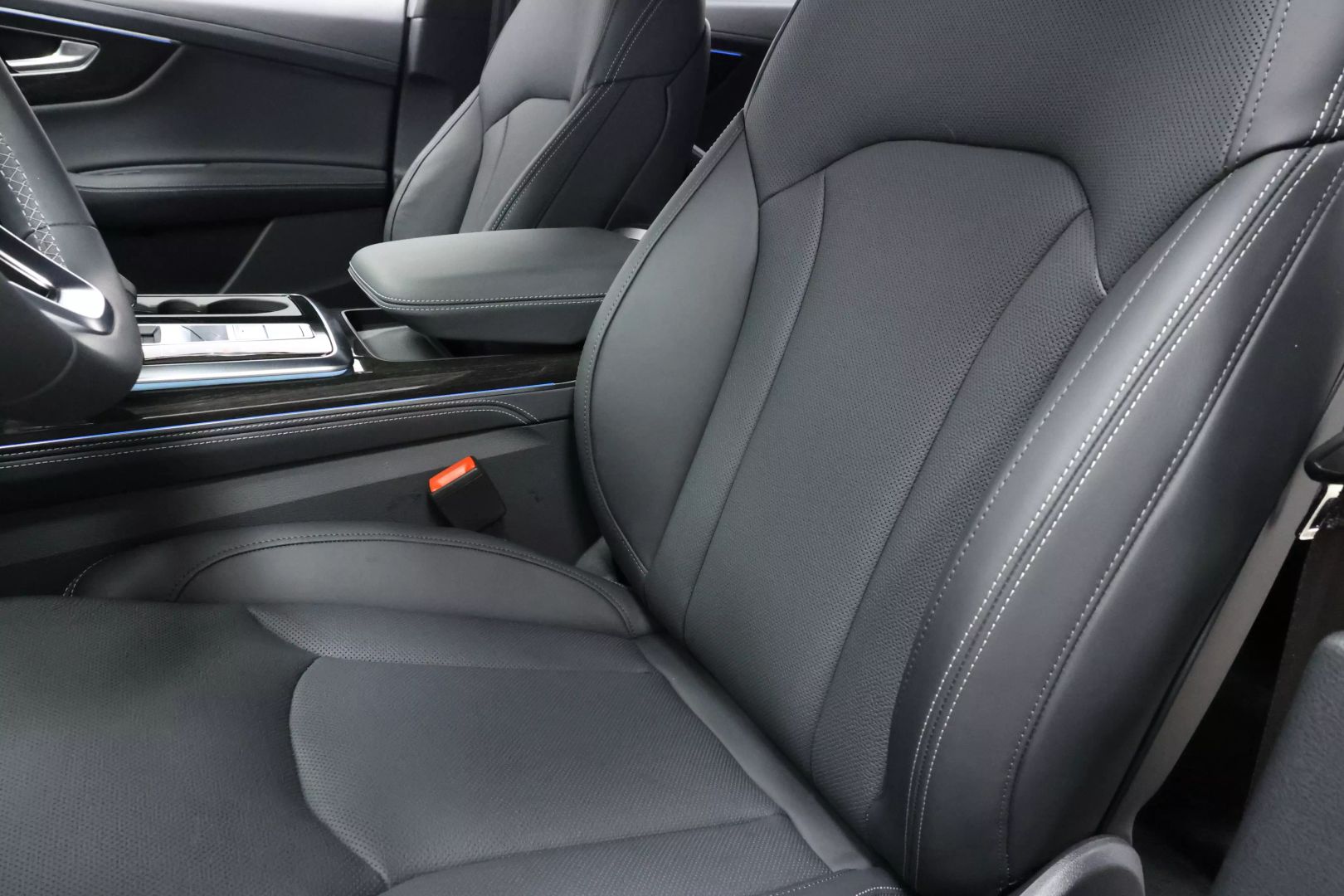 2025 Audi Q8 - Image 19
