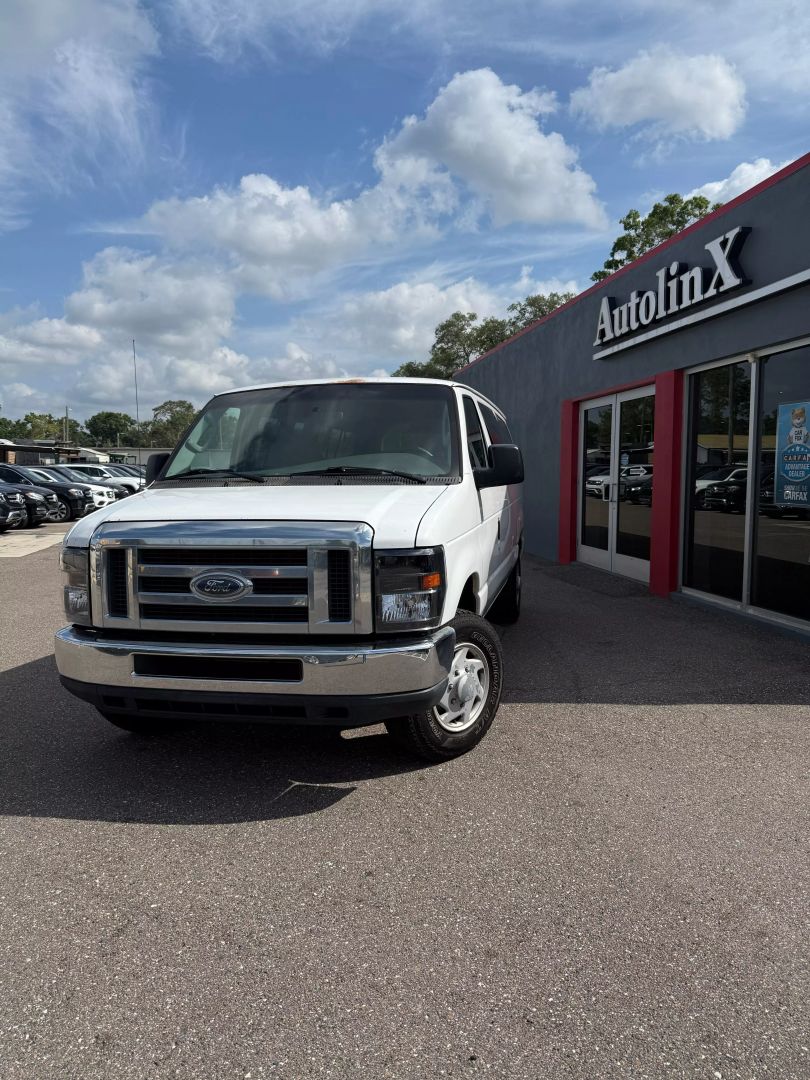 2008 Ford E350 Super Duty Passenger Xlt Van 3d - Image 2