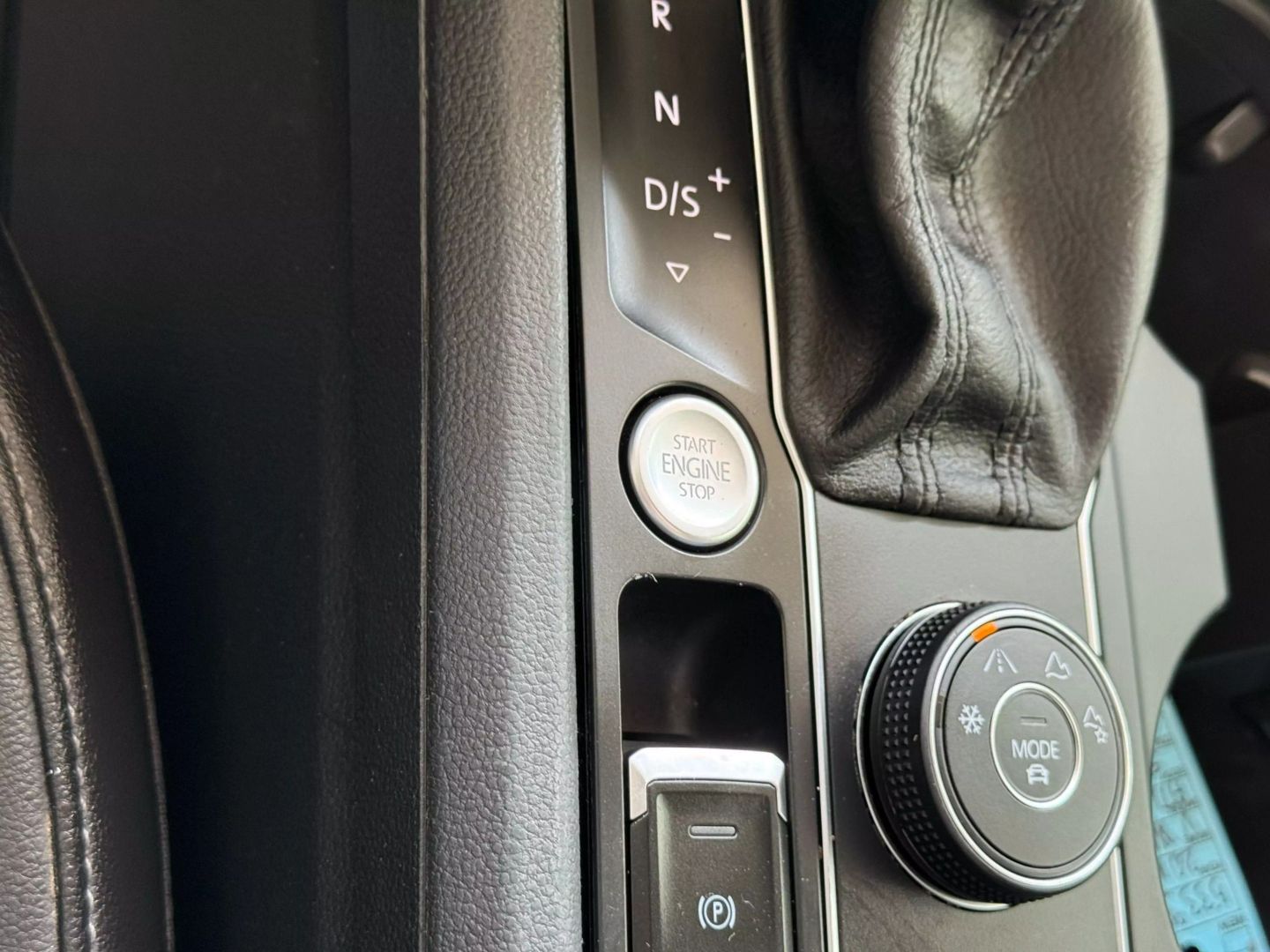 2018 Volkswagen Atlas - Image 33