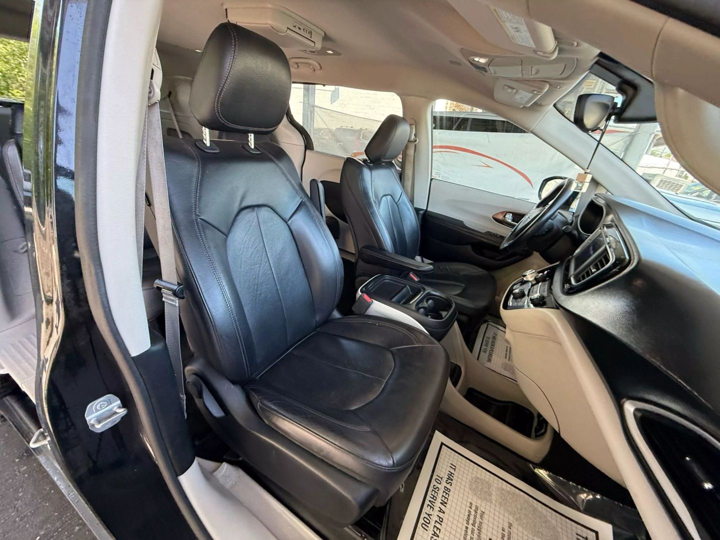 2018 Chrysler Pacifica - Image 26