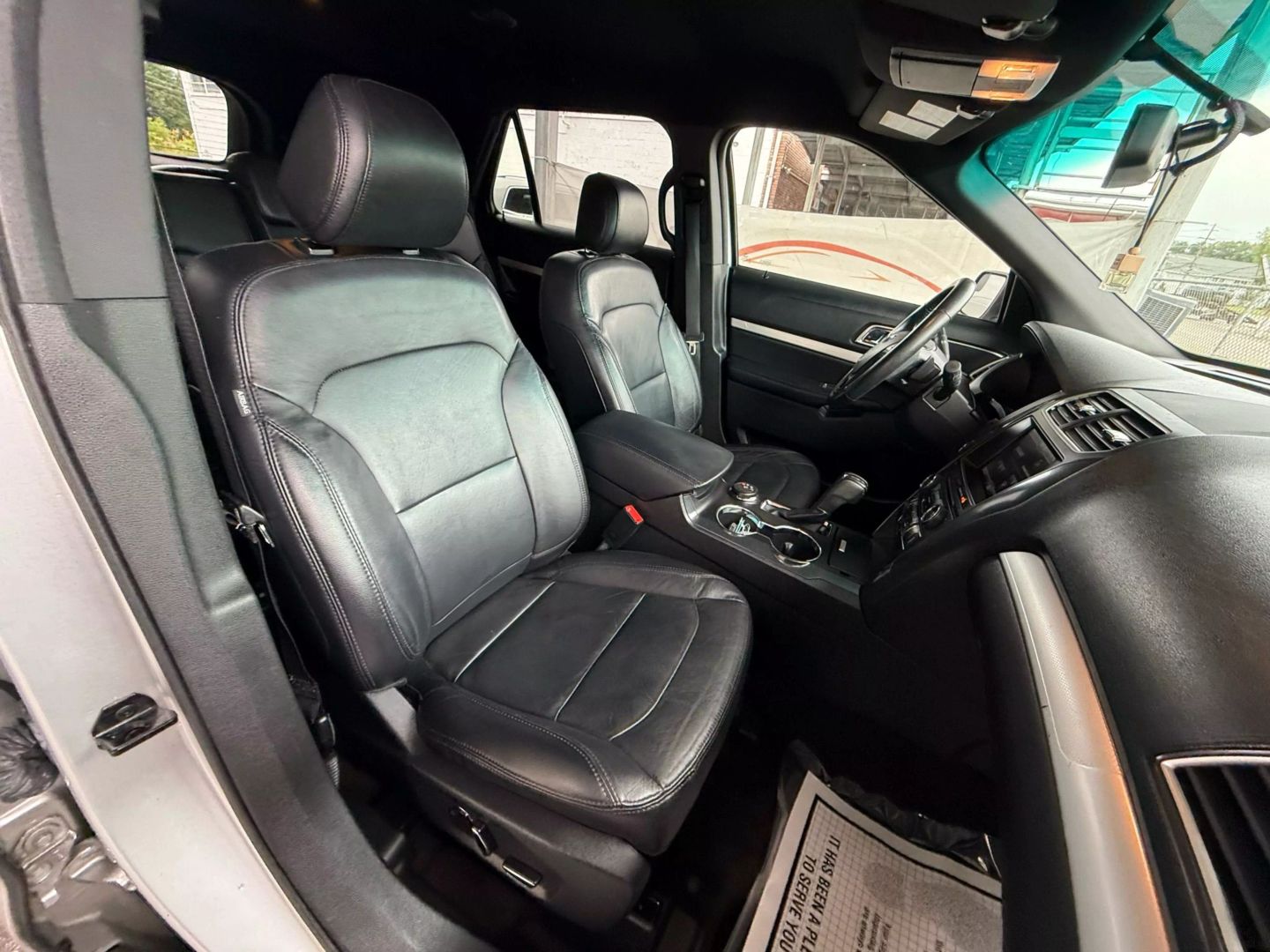 2016 Ford Explorer - Image 27