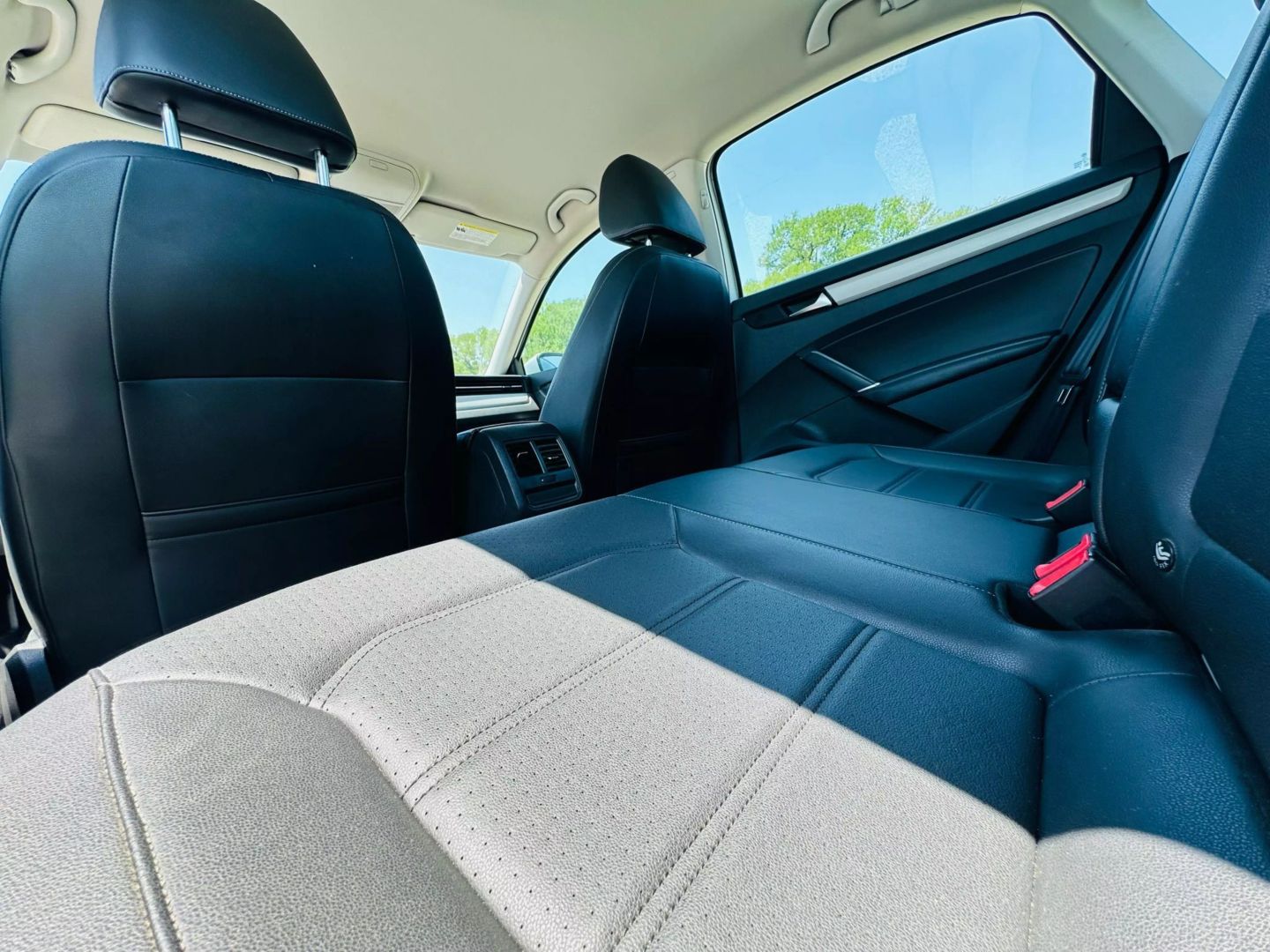 2020 Volkswagen Passat - Image 17
