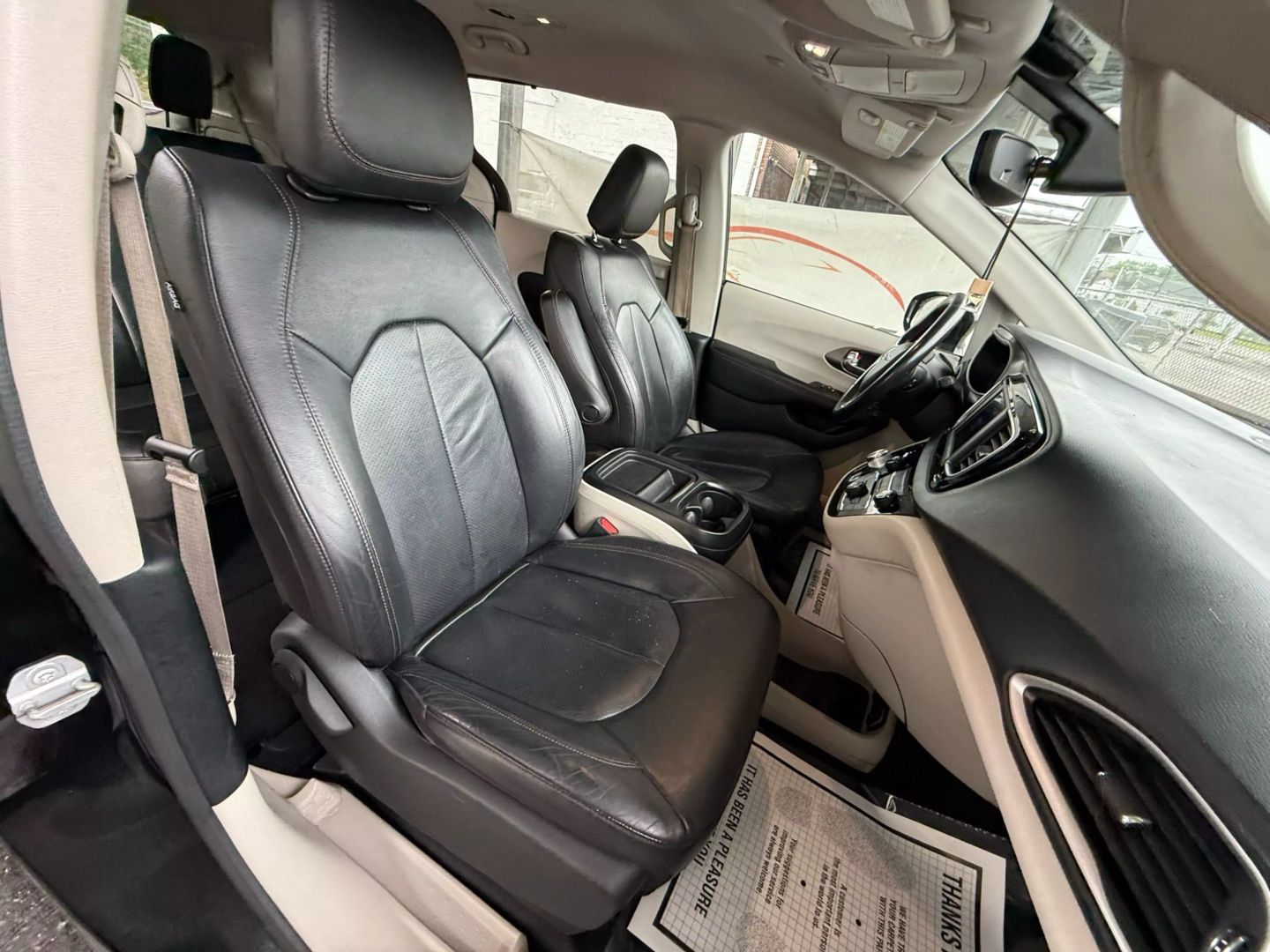 2020 Chrysler Pacifica - Image 23