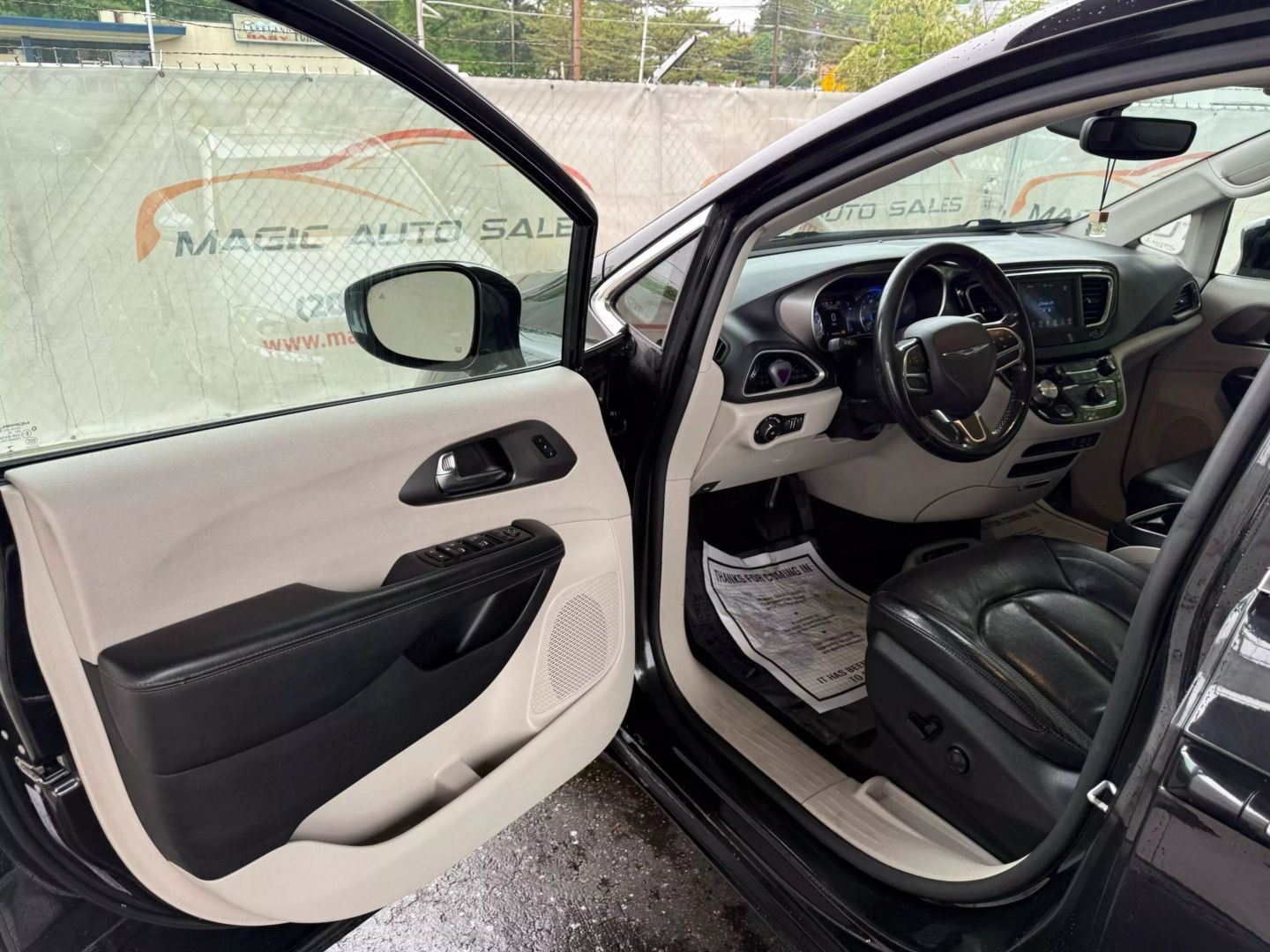 2020 Chrysler Pacifica - Image 14