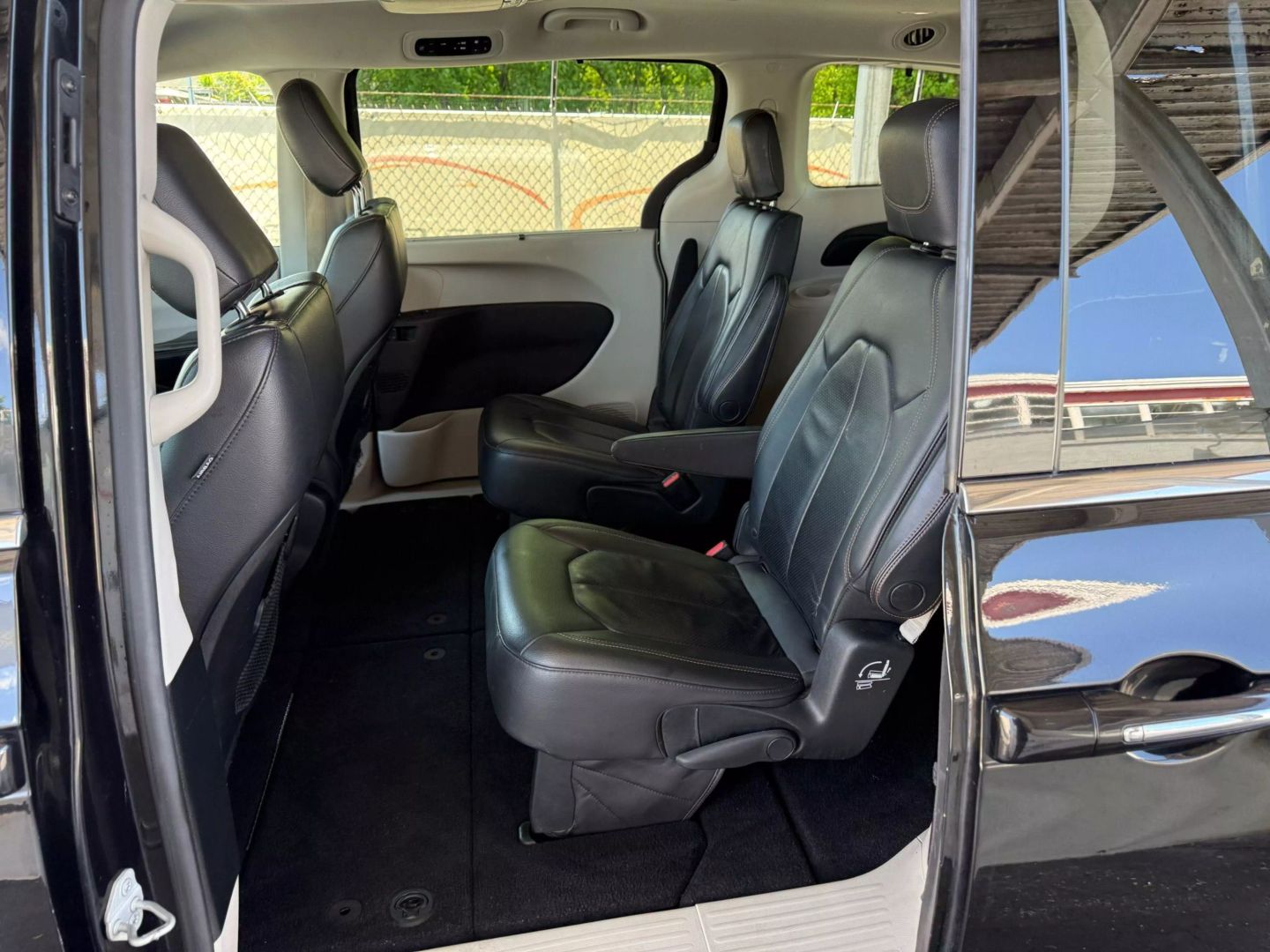 2018 Chrysler Pacifica - Image 17