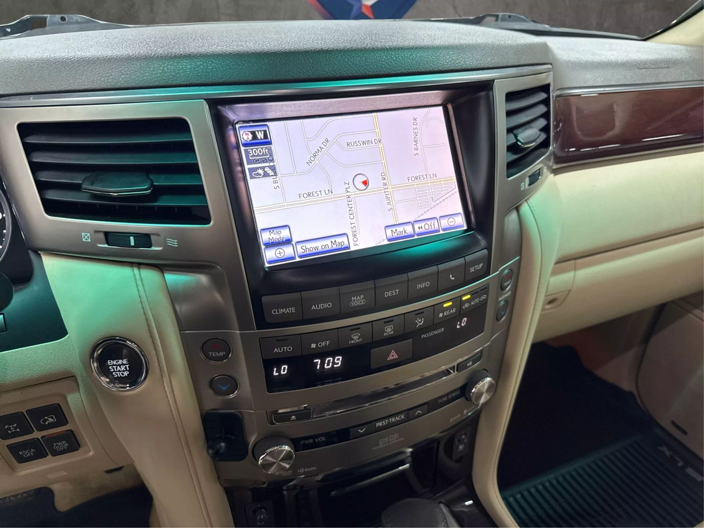 2013 Lexus Lx - Image 22