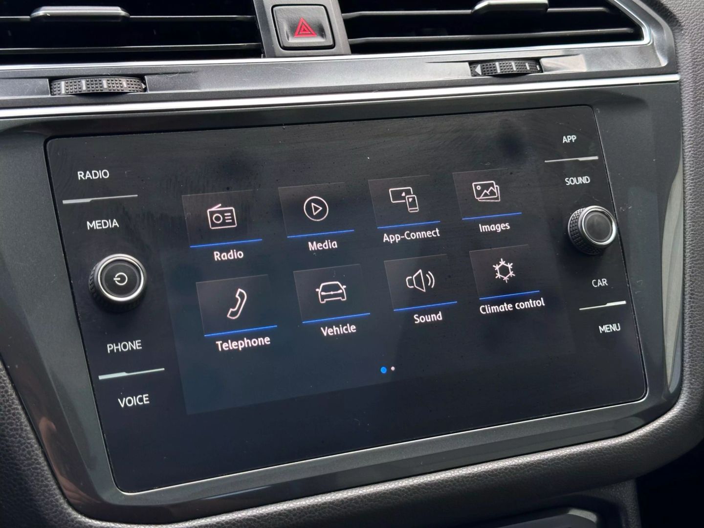 2020 Volkswagen Tiguan - Image 21