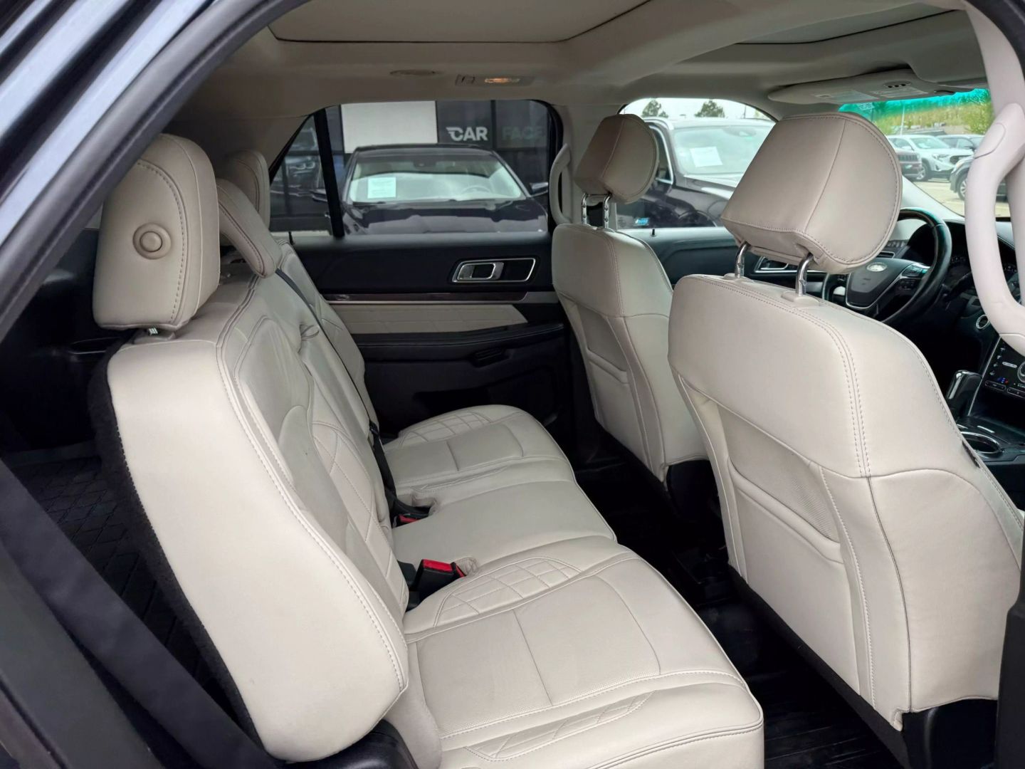 2017 Ford Explorer - Image 24