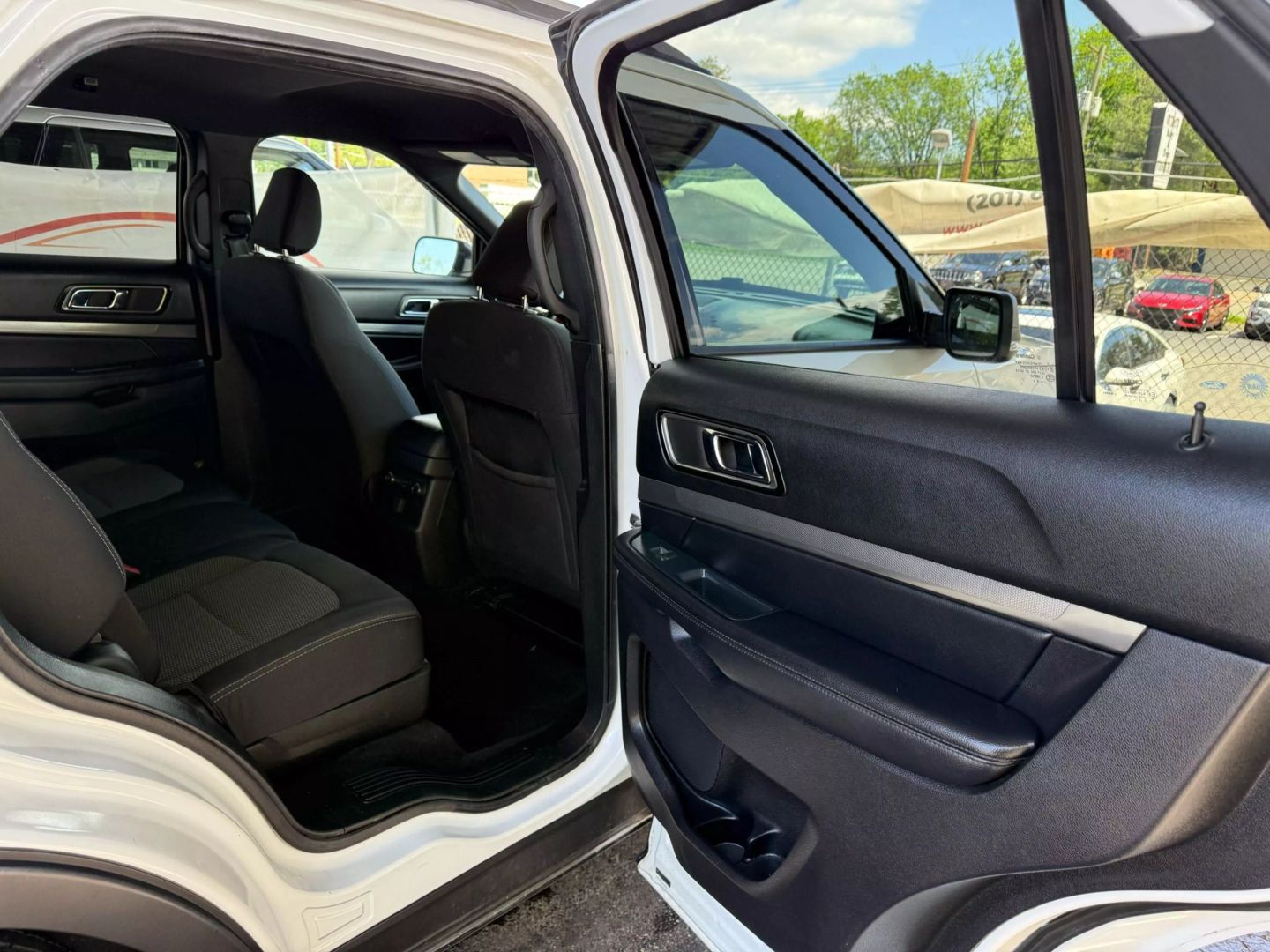 2019 Ford Explorer - Image 23