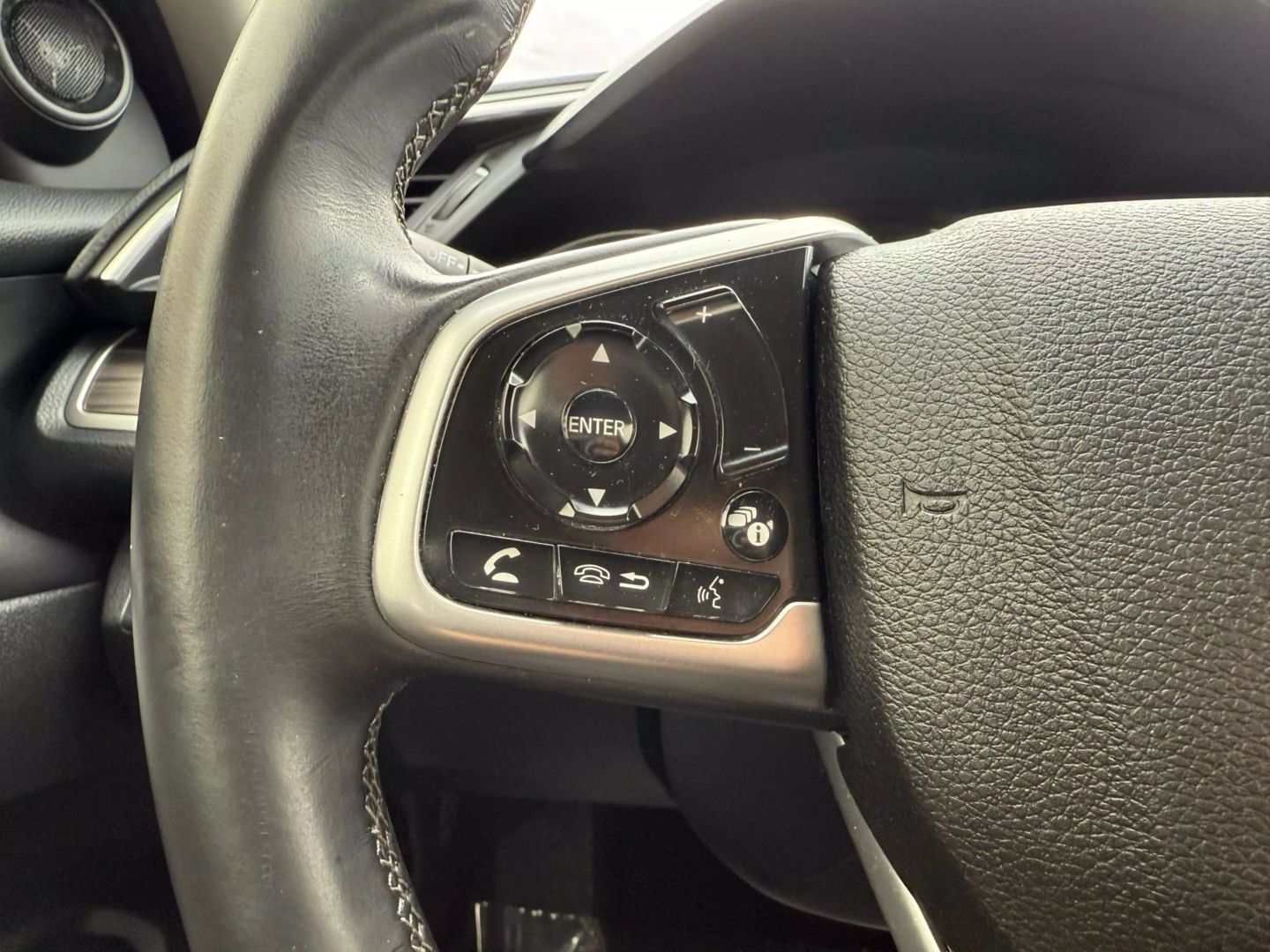 2019 Honda Civic - Image 29