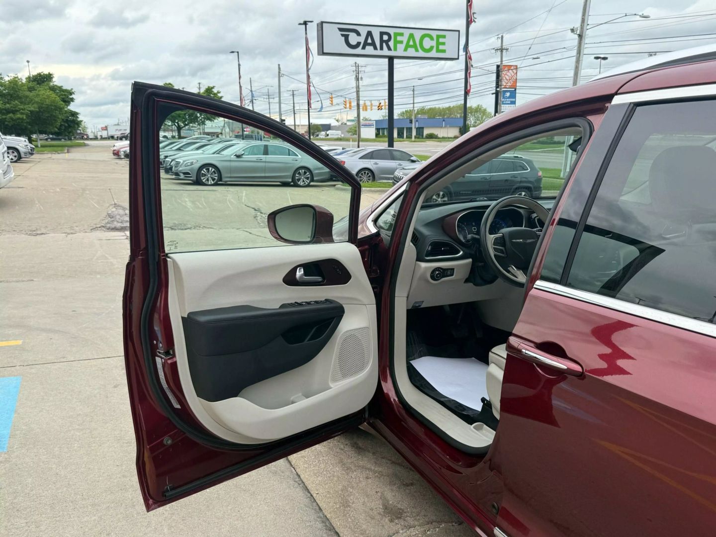 2020 Chrysler Pacifica - Image 17