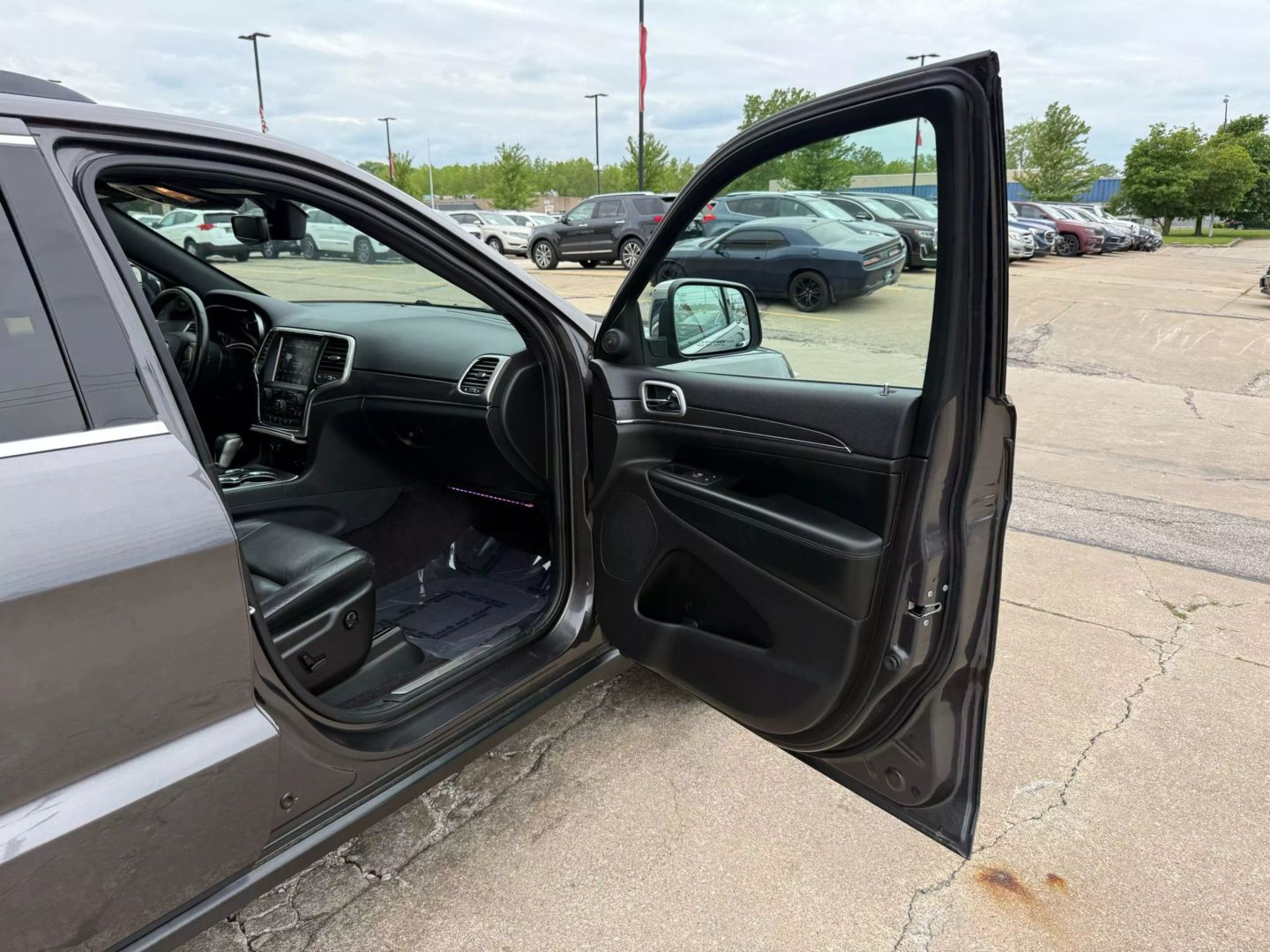 2018 Jeep Grand Cherokee - Image 24