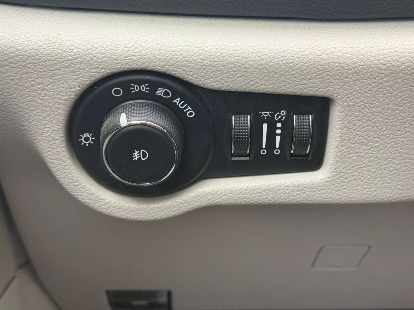2020 Chrysler Pacifica - Image 55