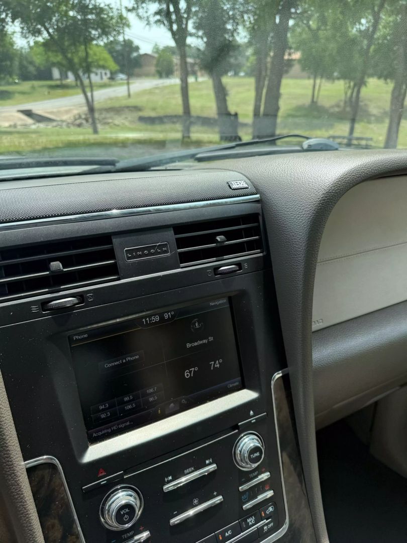 2015 Lincoln Navigator - Image 26