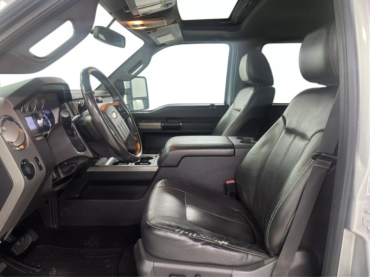 2011 Ford F350 Super Duty Crew Cab - Image 9
