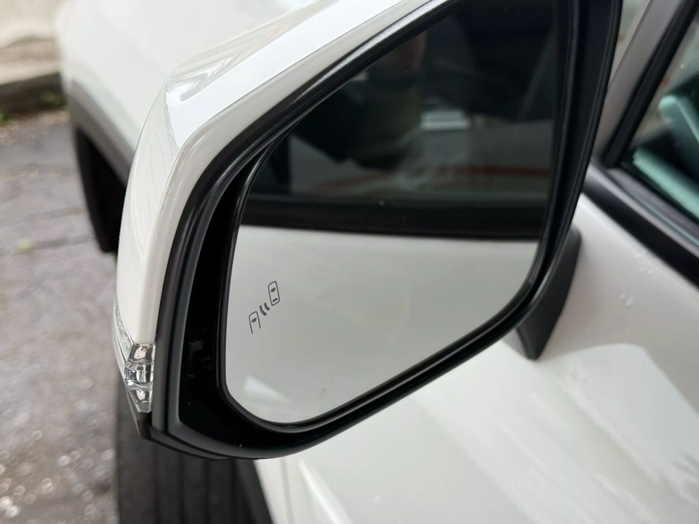 2024 Toyota Rav4 - Image 35