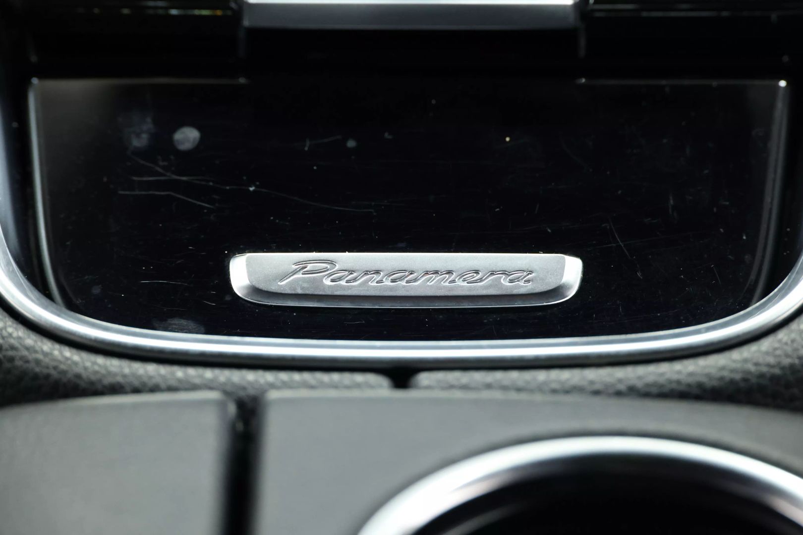 2018 Porsche Panamera - Image 37