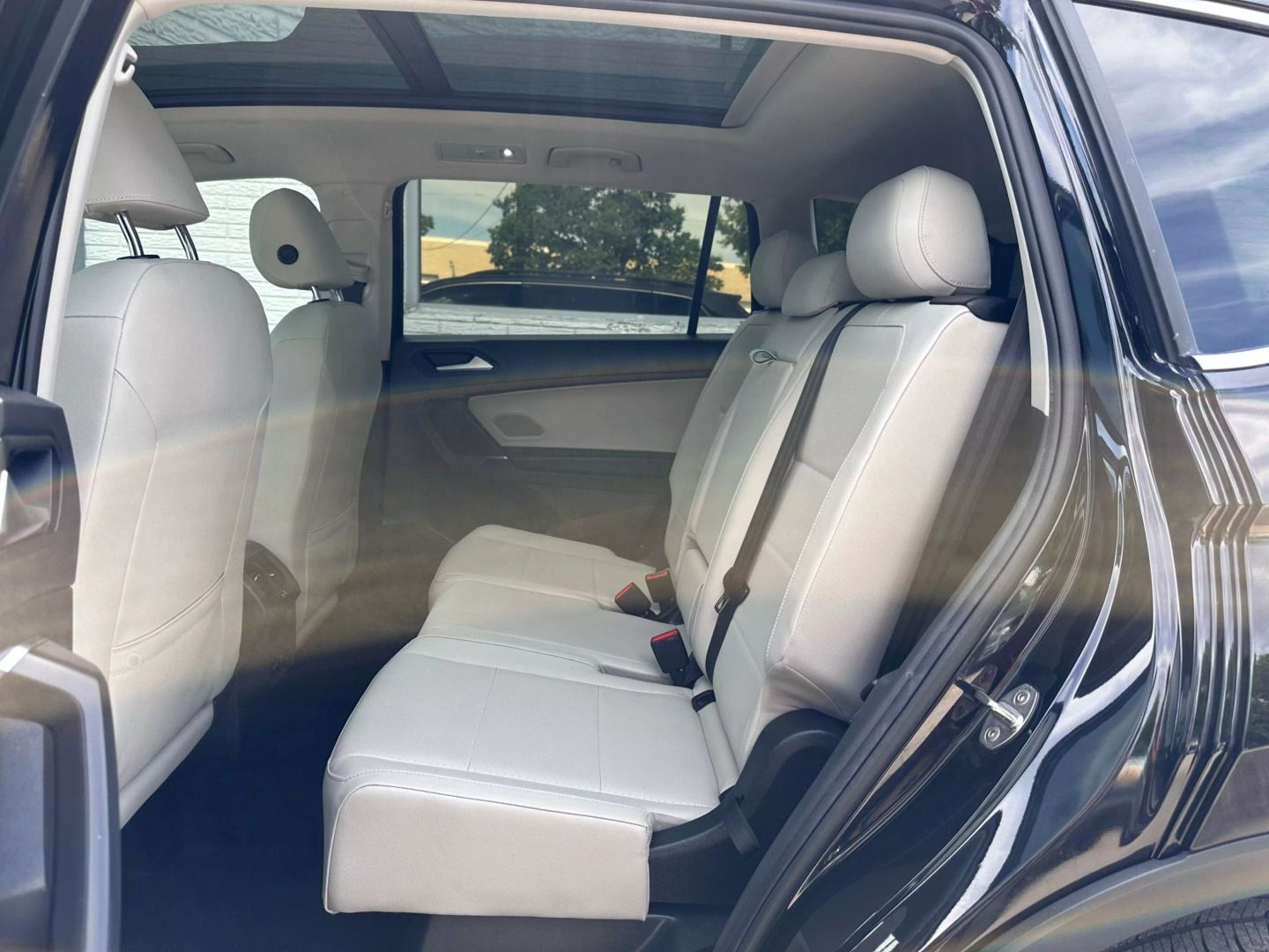 2020 Volkswagen Tiguan - Image 14
