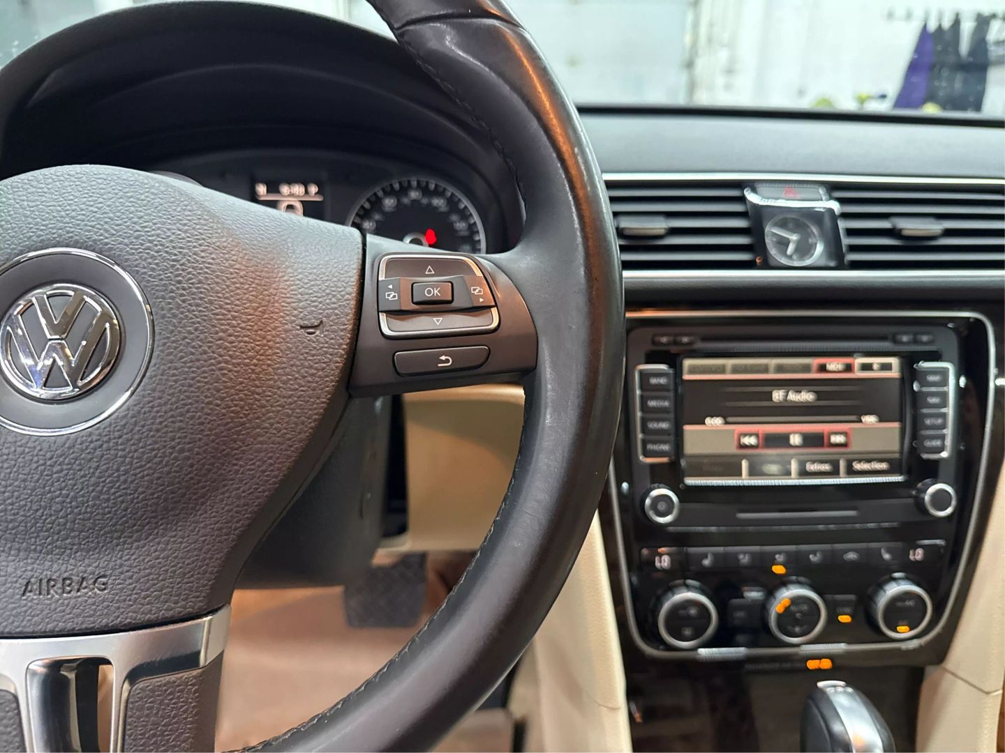 2015 Volkswagen Passat - Image 25