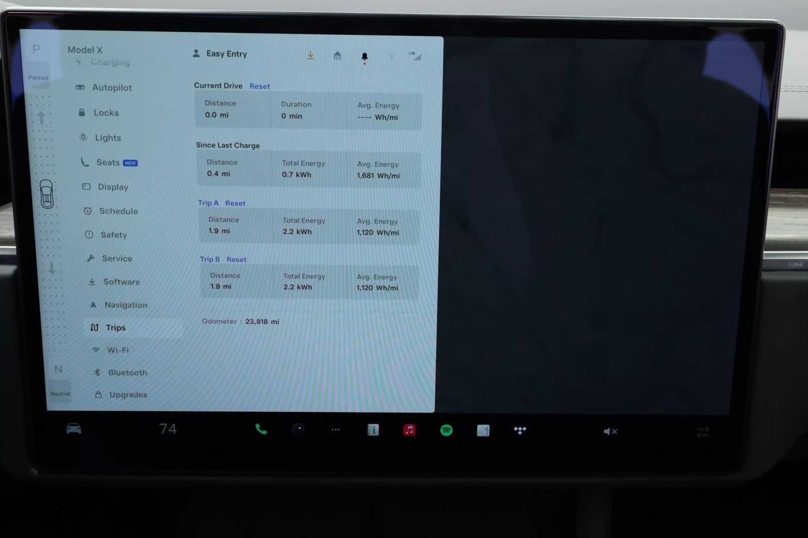 2022 Tesla Model X - Image 28