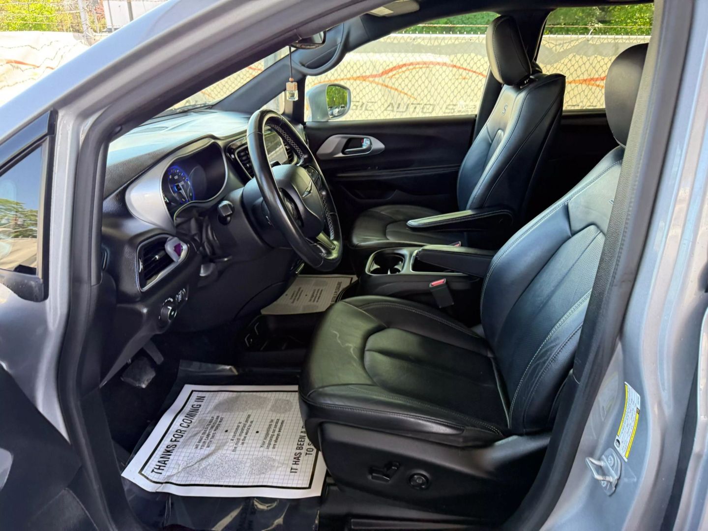 2019 Chrysler Pacifica - Image 15
