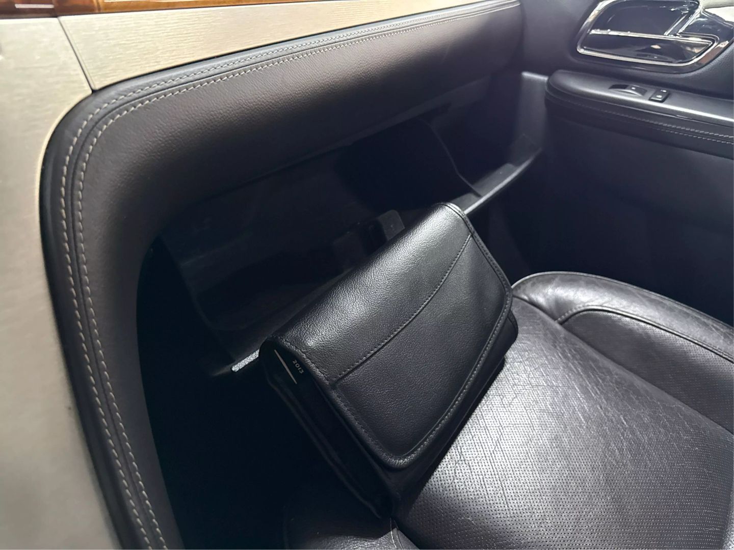 2013 Cadillac Escalade - Image 25