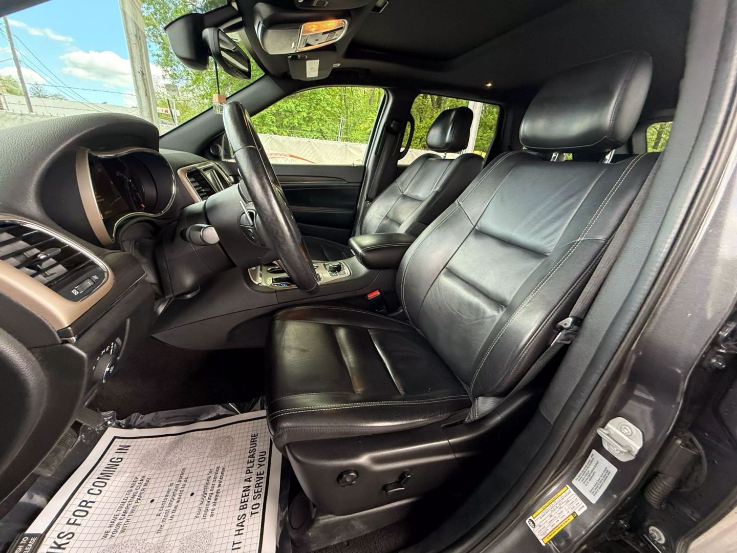 2017 Jeep Grand Cherokee - Image 16