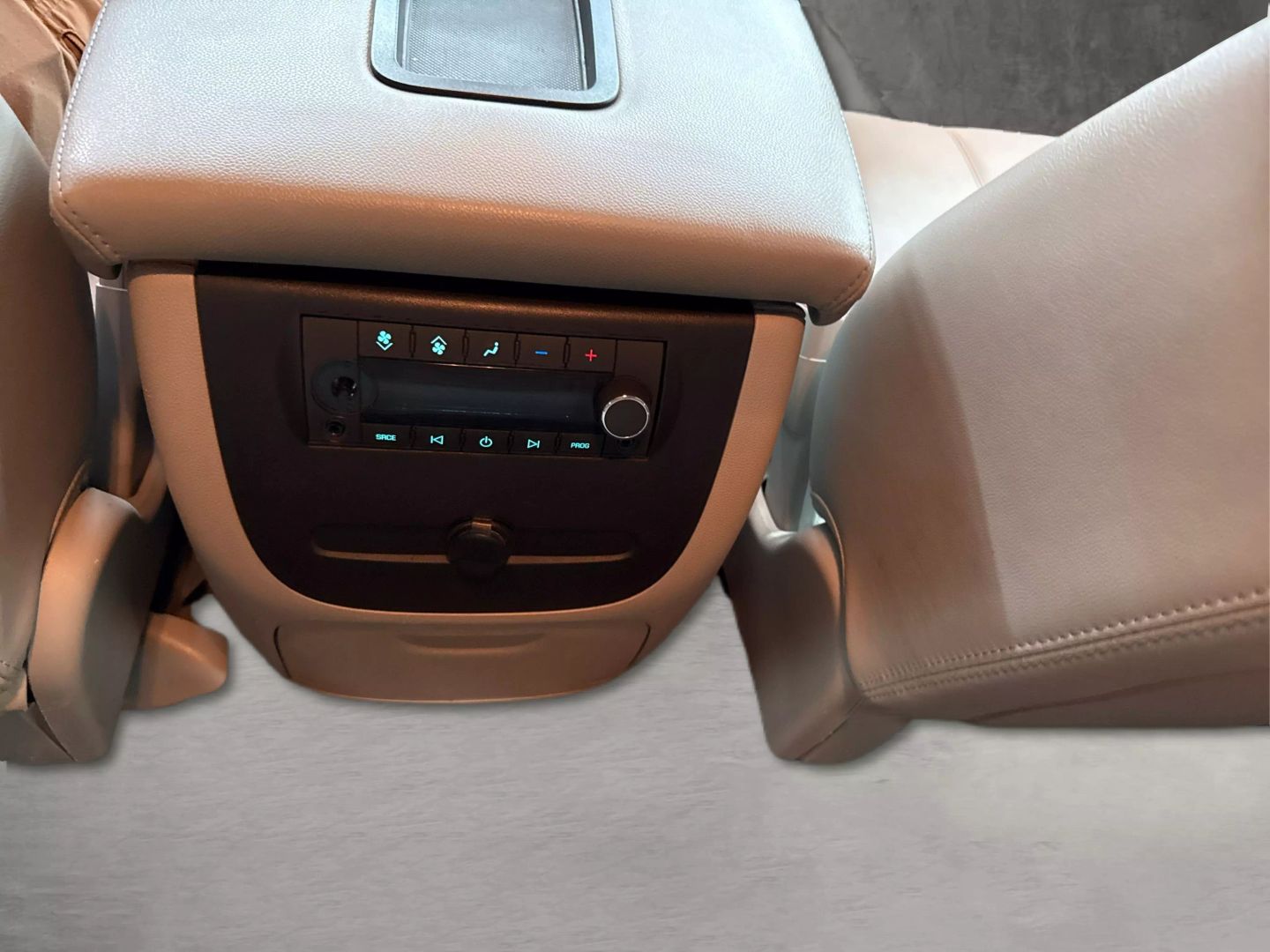 2014 Chevrolet Tahoe - Image 25