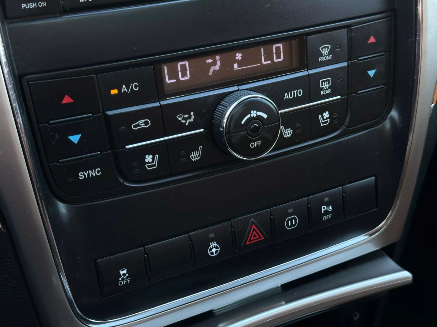 2011 Jeep Grand Cherokee - Image 37