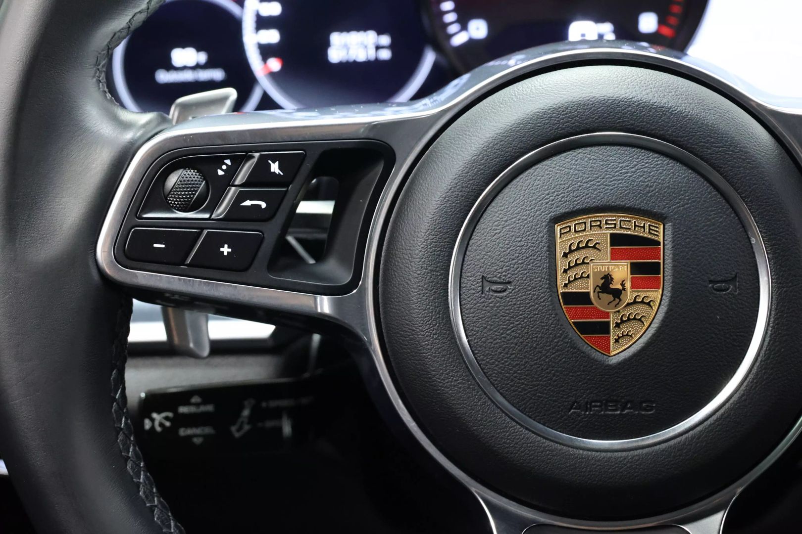 2018 Porsche Panamera - Image 22
