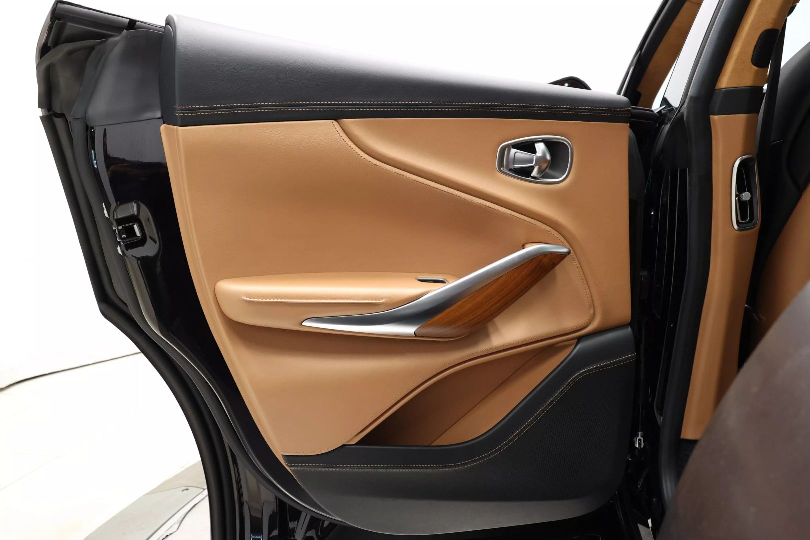 2021 Aston Martin Dbx - Image 57