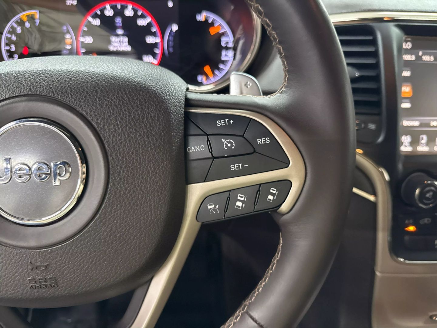 2014 Jeep Grand Cherokee - Image 27