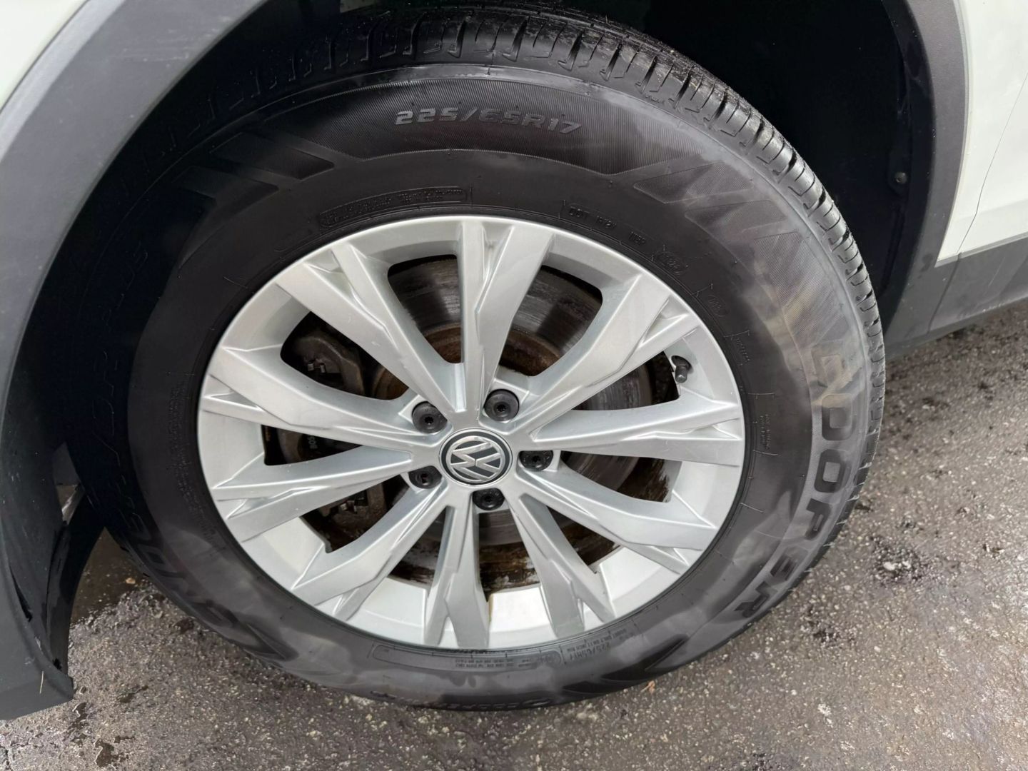 2019 Volkswagen Tiguan - Image 40