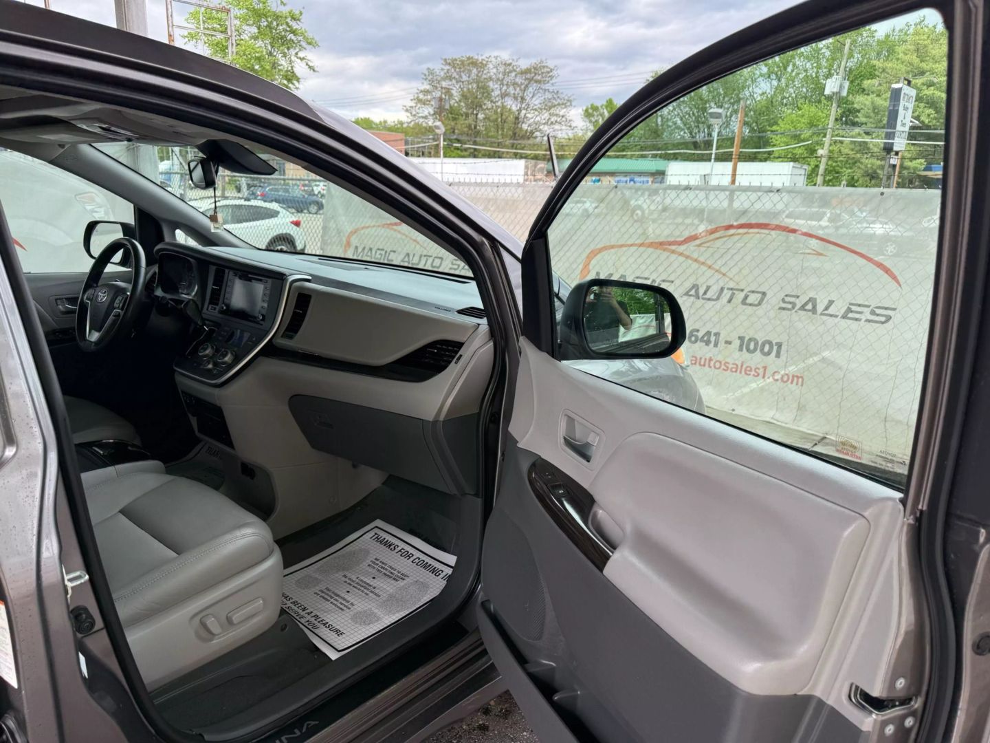 2020 Toyota Sienna - Image 21