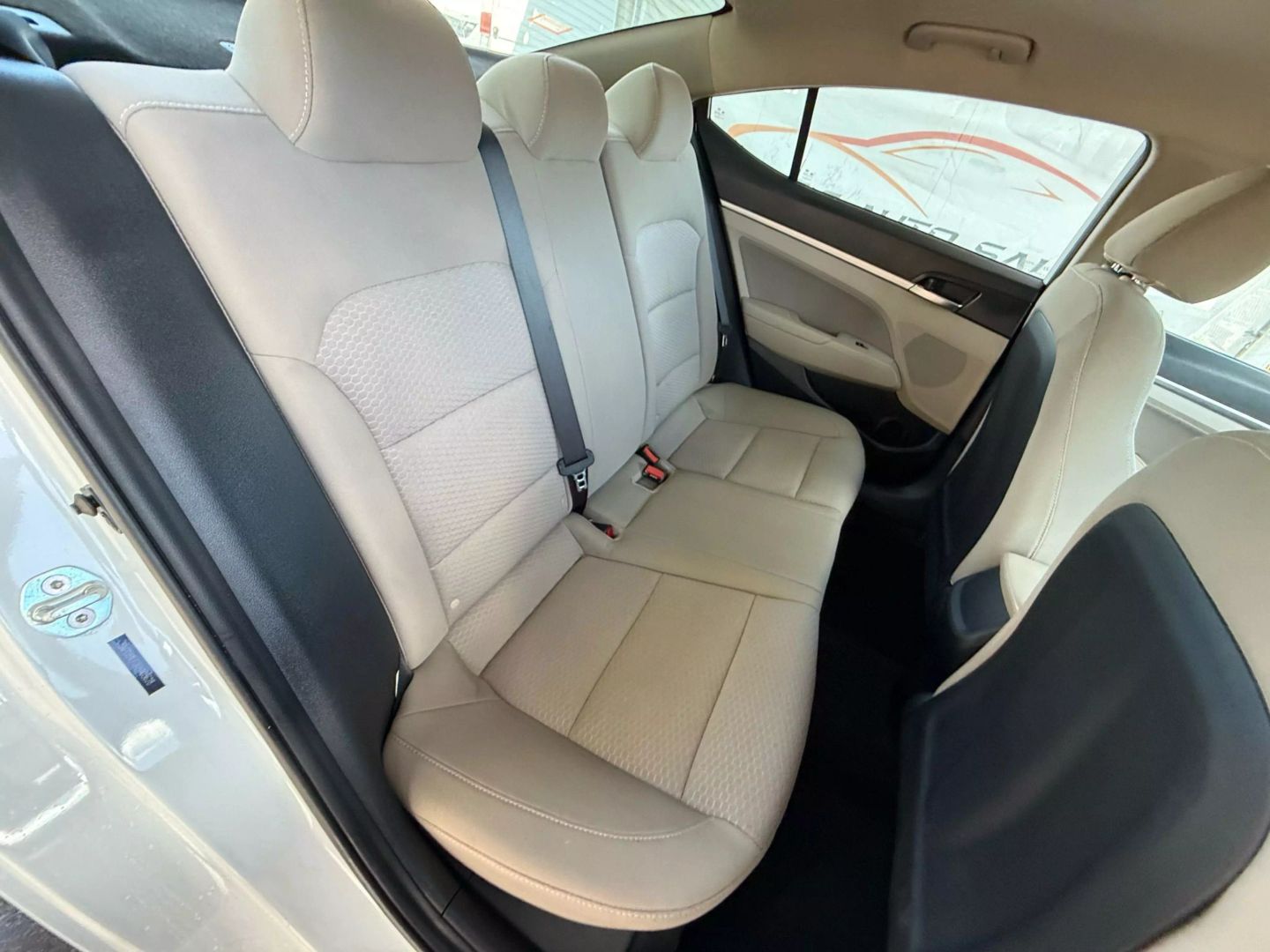 2019 Hyundai Elantra - Image 23