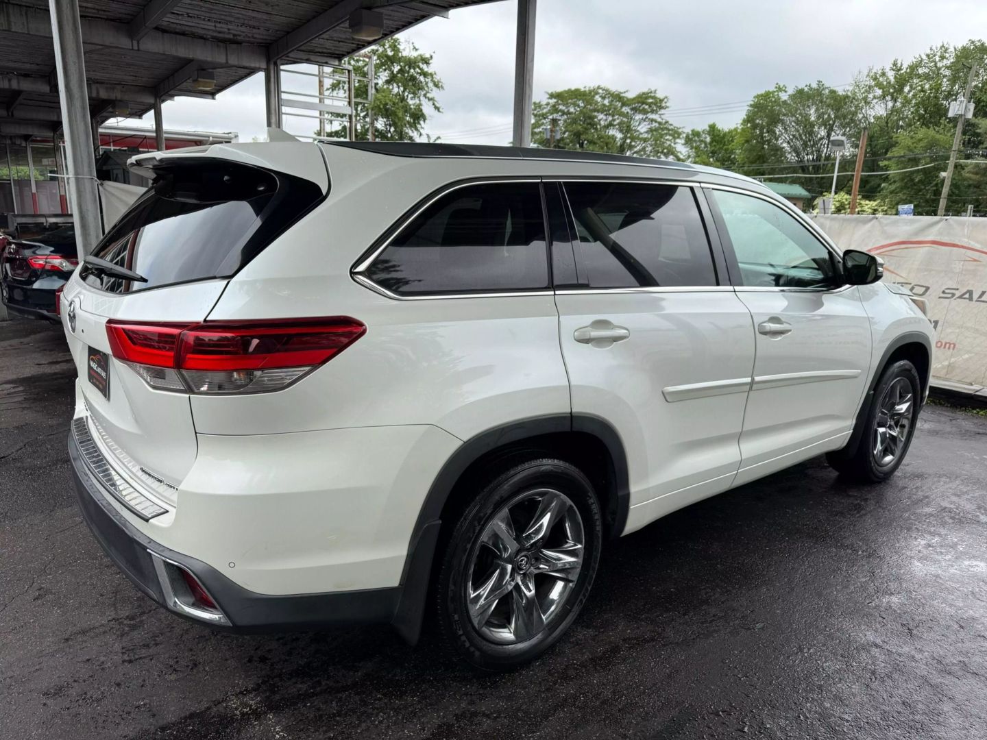 2018 Toyota Highlander - Image 13