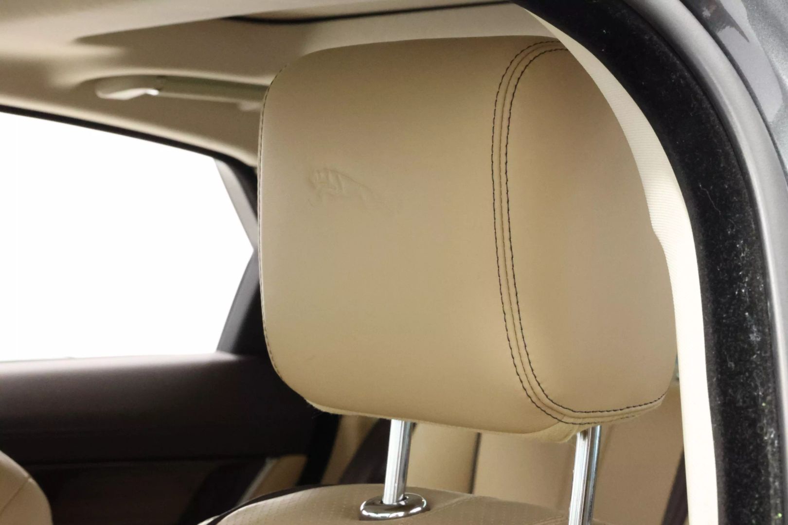 2017 Jaguar Xj - Image 19