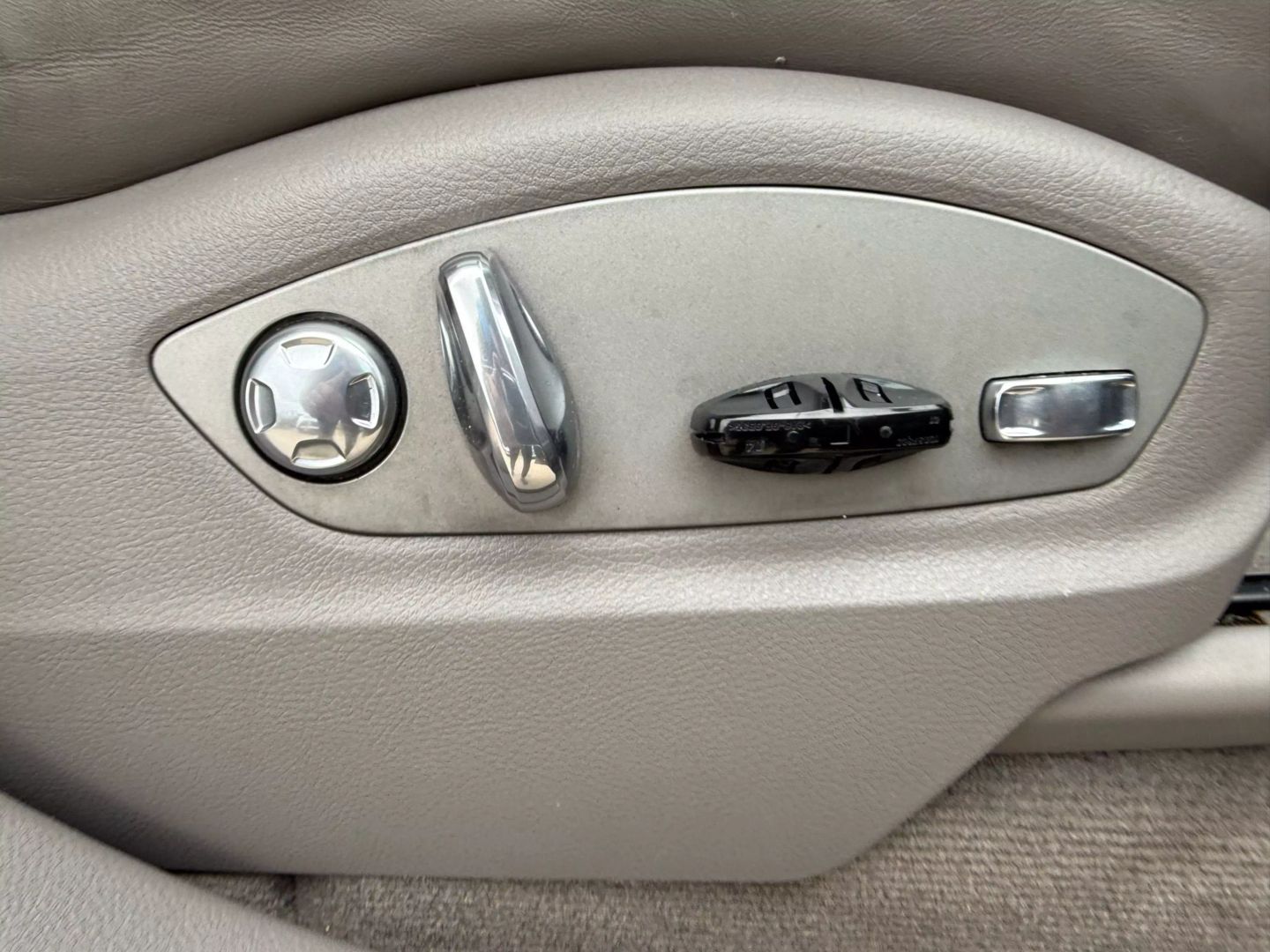 2013 Porsche Cayenne - Image 27